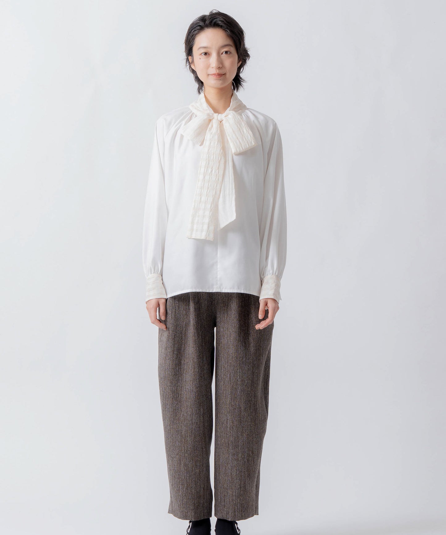 check pattern bou tie blouse / WHT26FBL4101