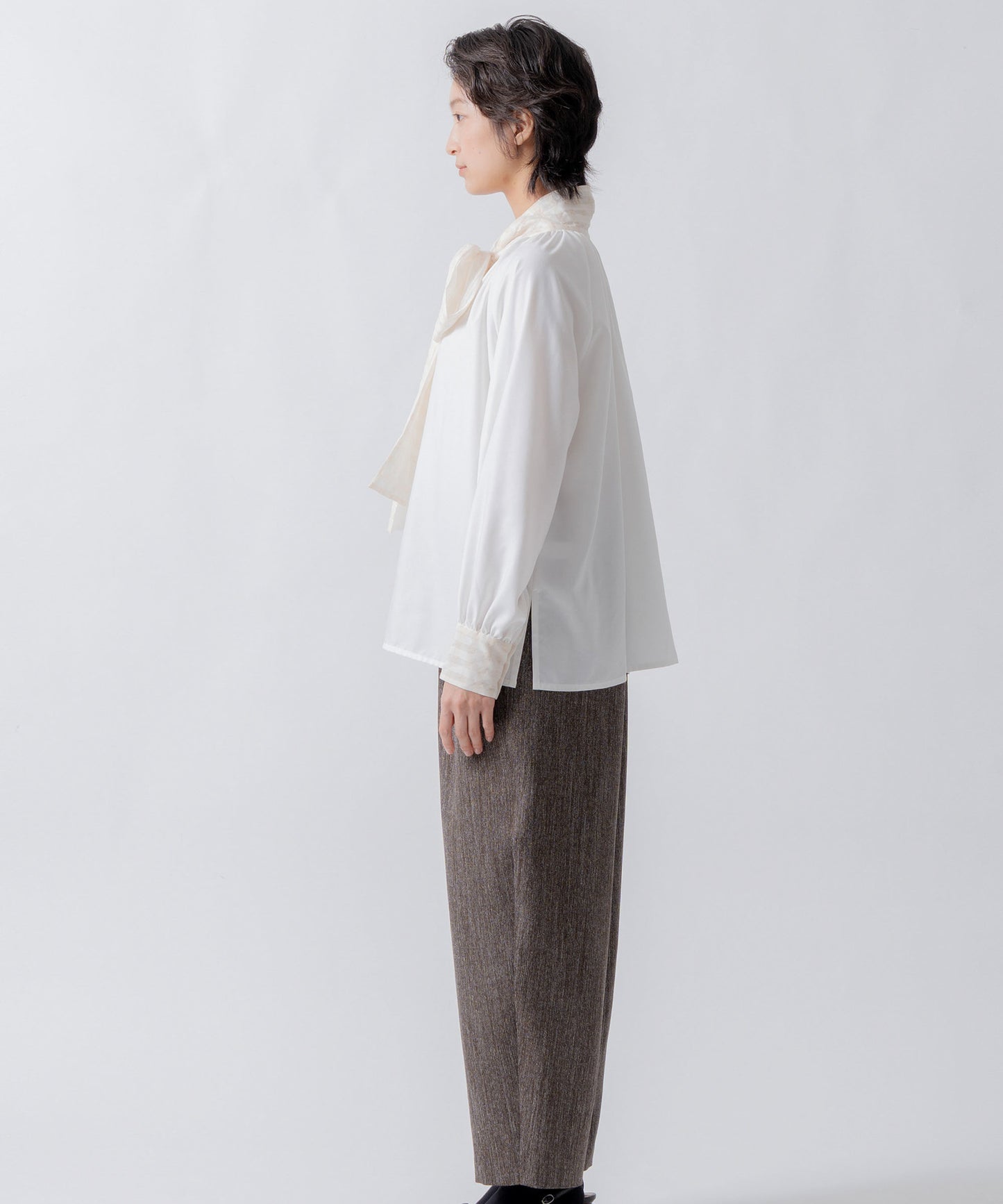 check pattern bou tie blouse / WHT26FBL4101