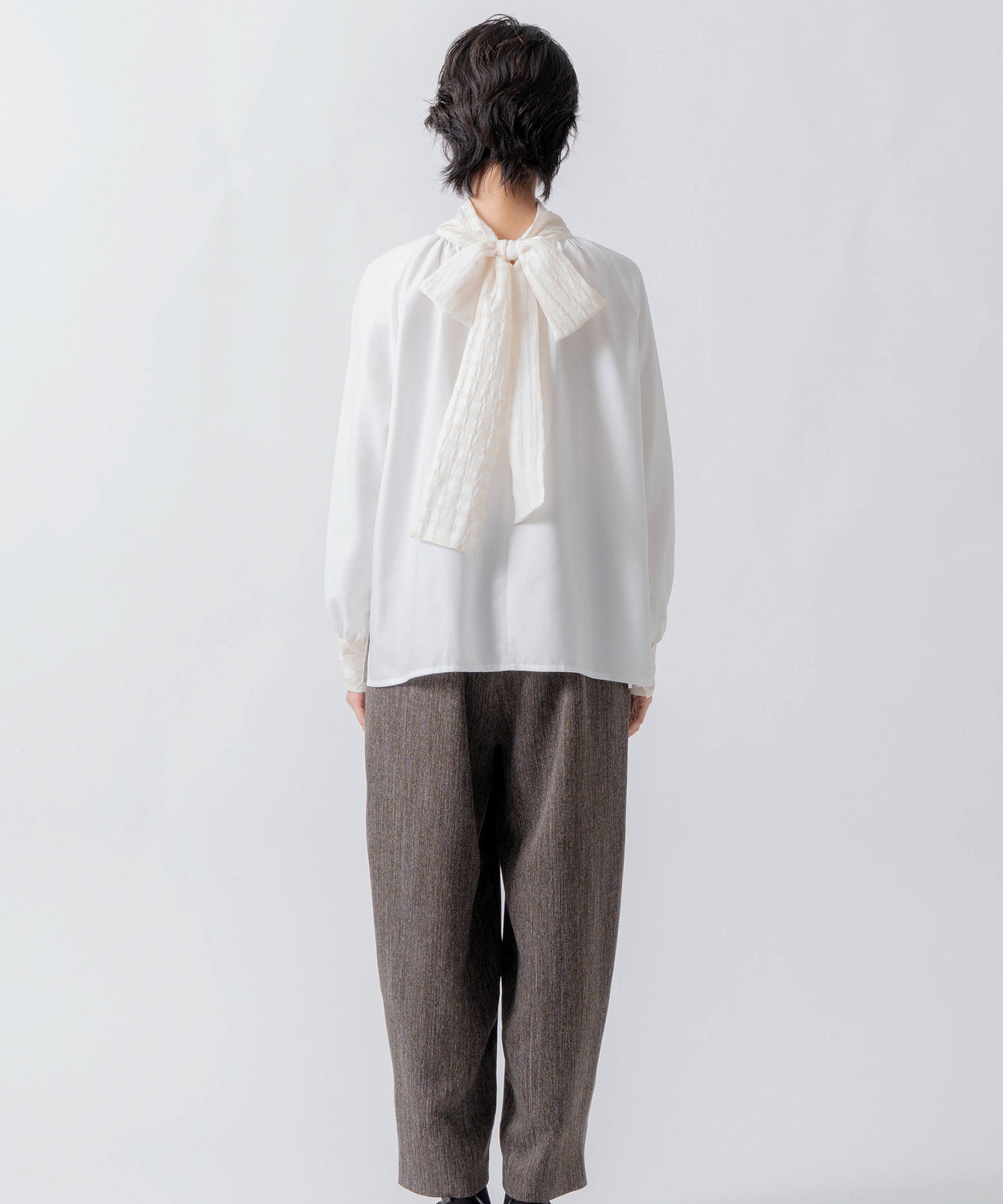 check pattern bou tie blouse / WHT26FBL4101