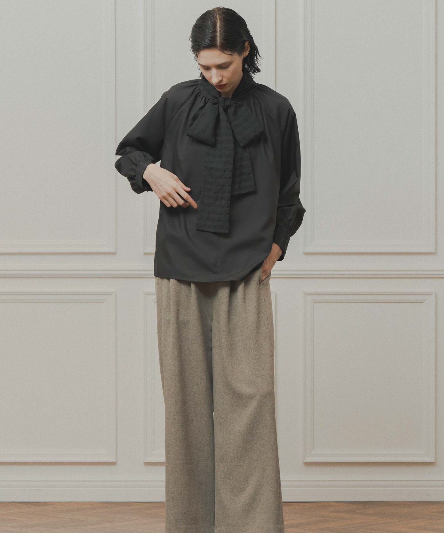 check pattern bou tie blouse / WHT26FBL4101