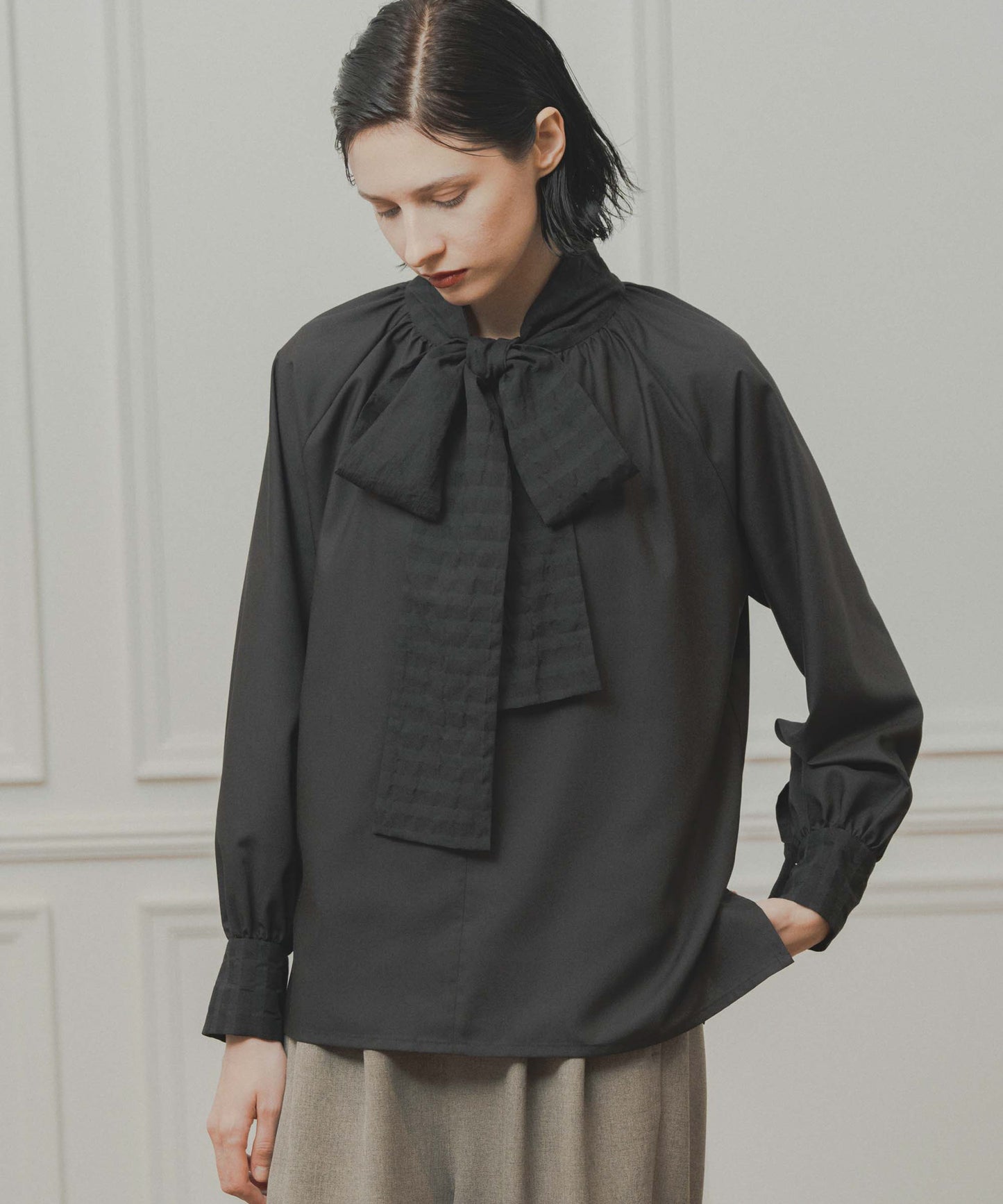 check pattern bou tie blouse / WHT26FBL4101