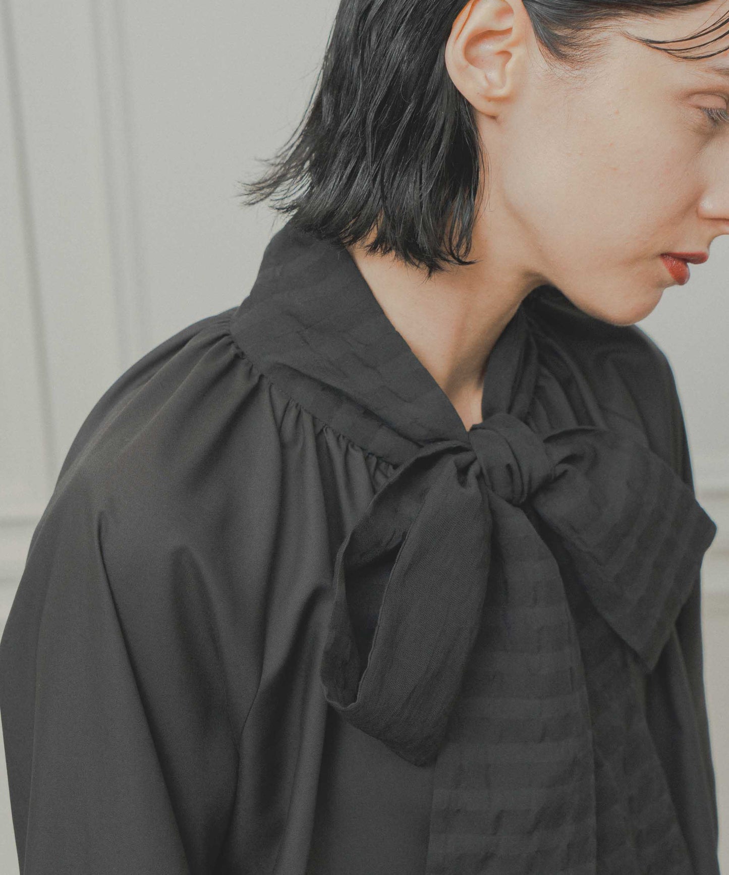 check pattern bou tie blouse / WHT26FBL4101