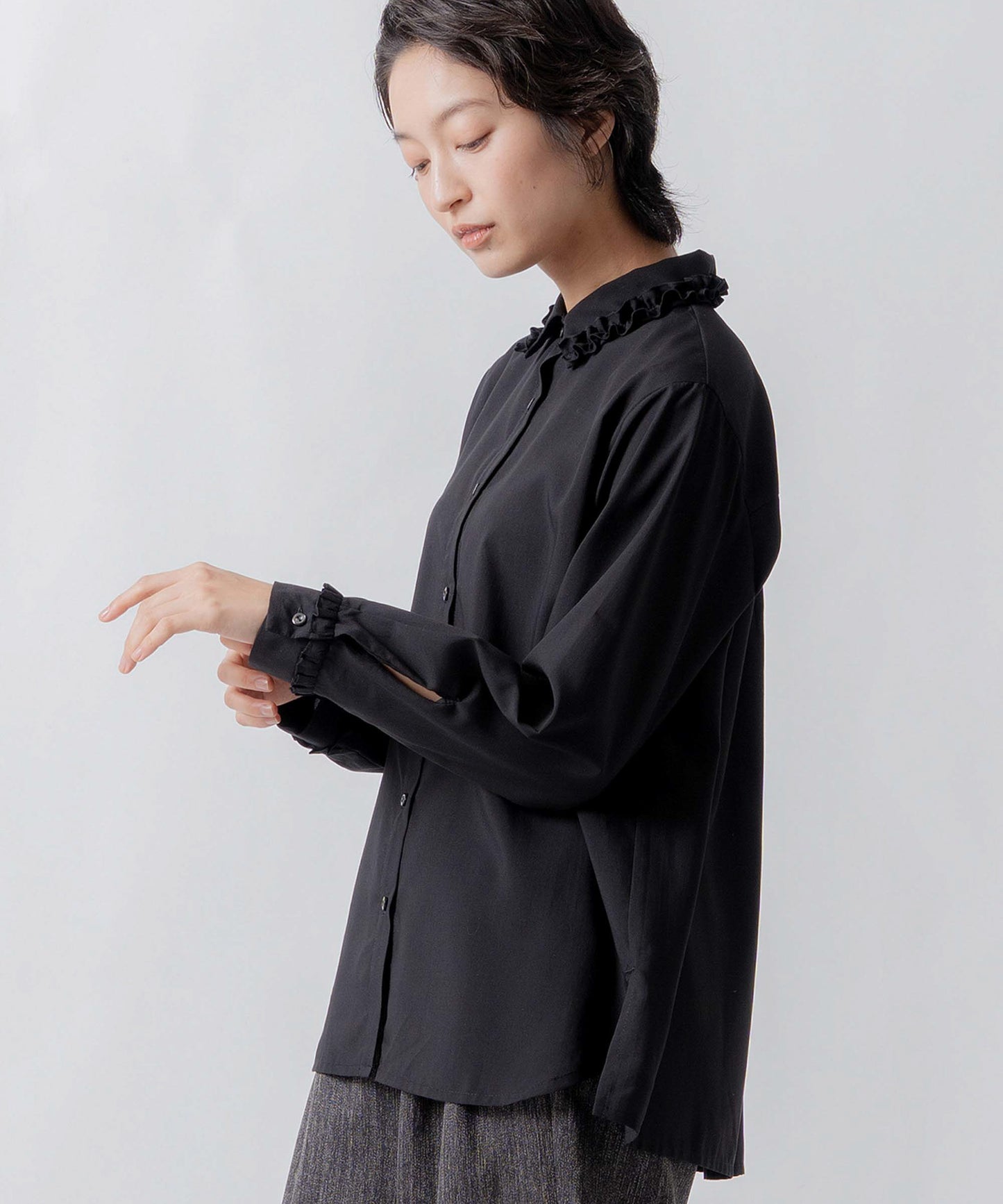 frill collar blouse / WHT26FBL4102