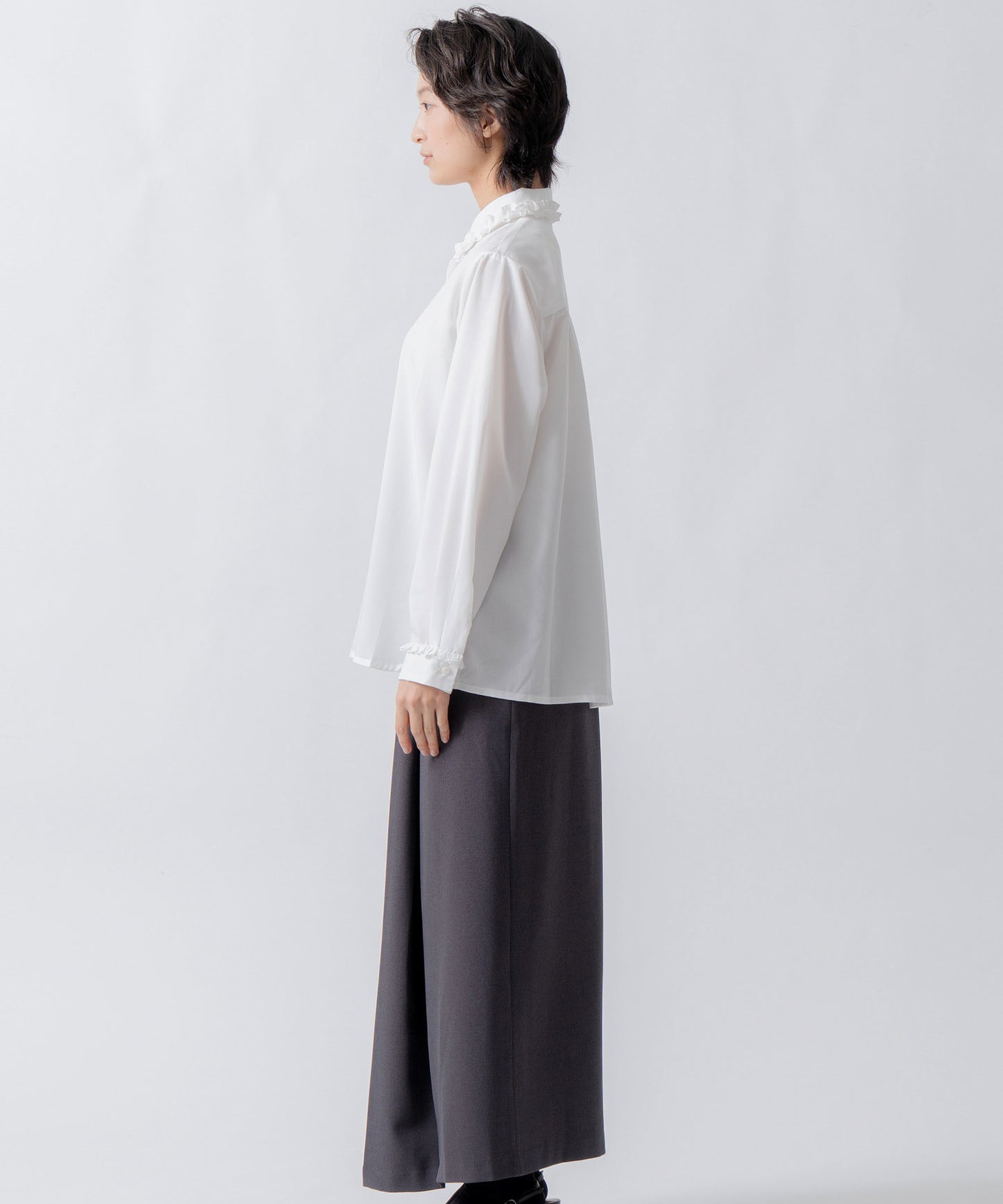 frill collar blouse / WHT26FBL4102