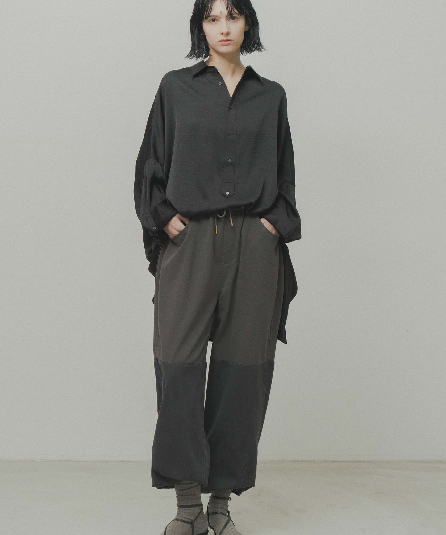 wide satin shirt / WHT26FBL4104