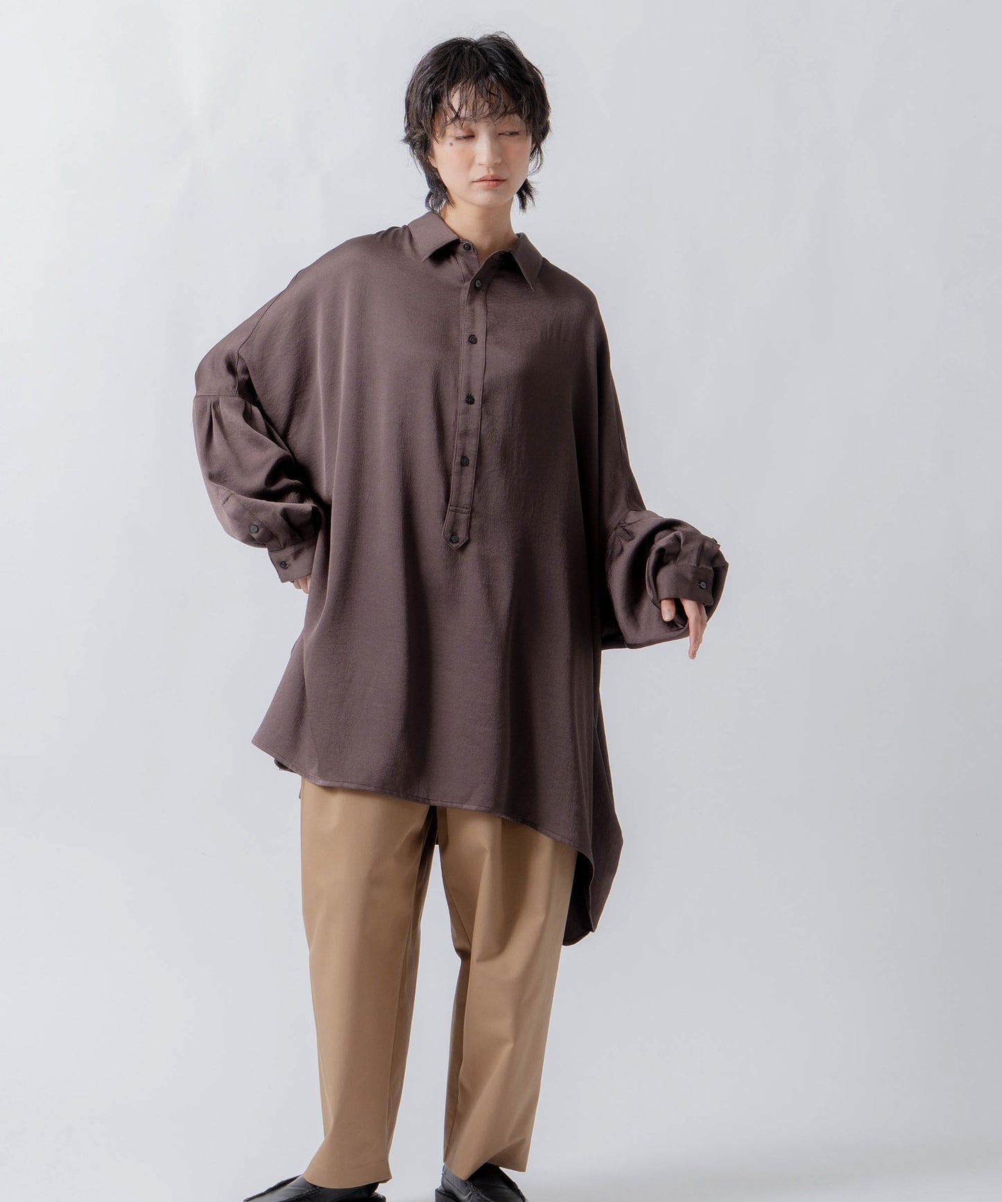 wide satin shirt / WHT26FBL4104
