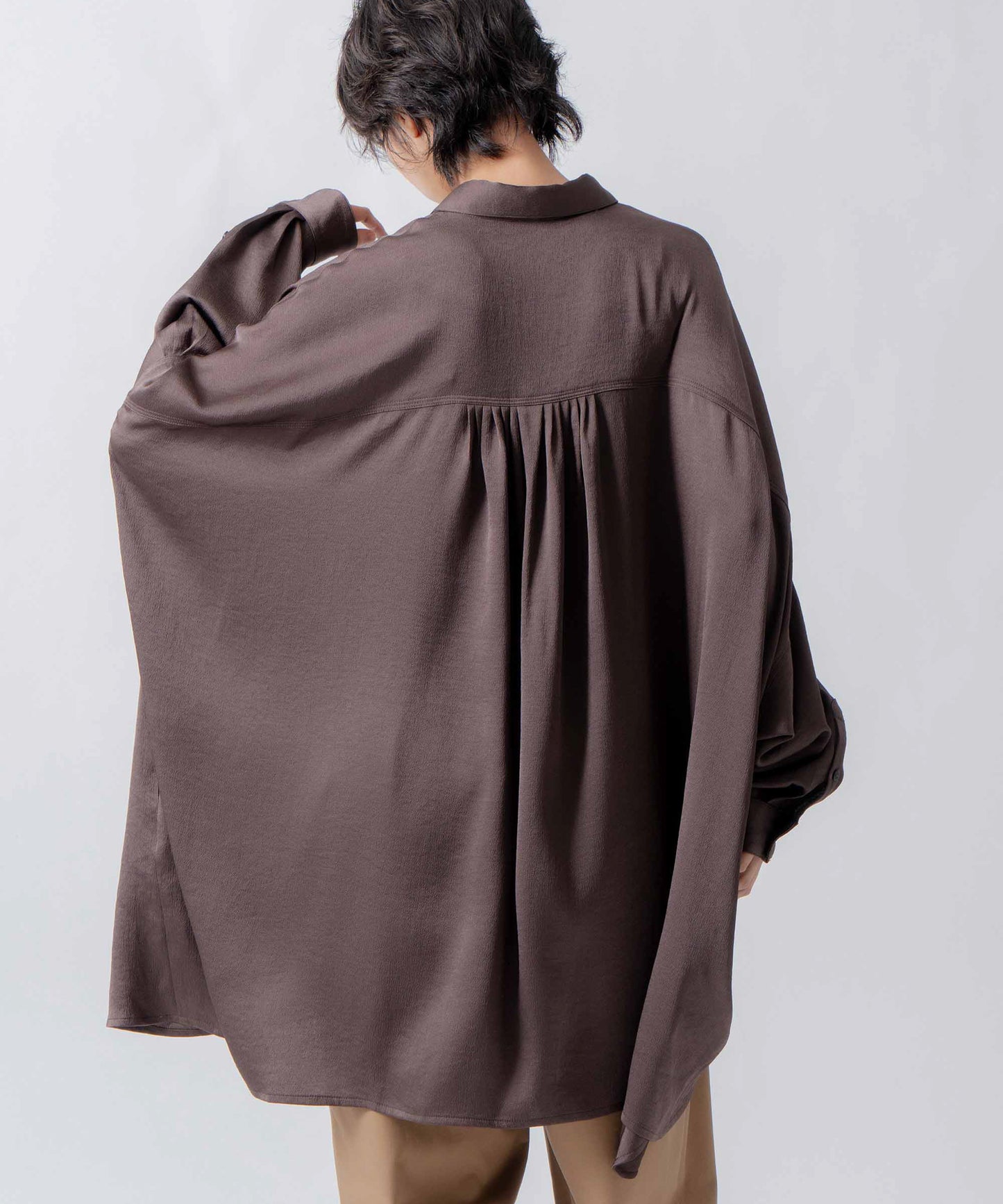 wide satin shirt / WHT26FBL4104