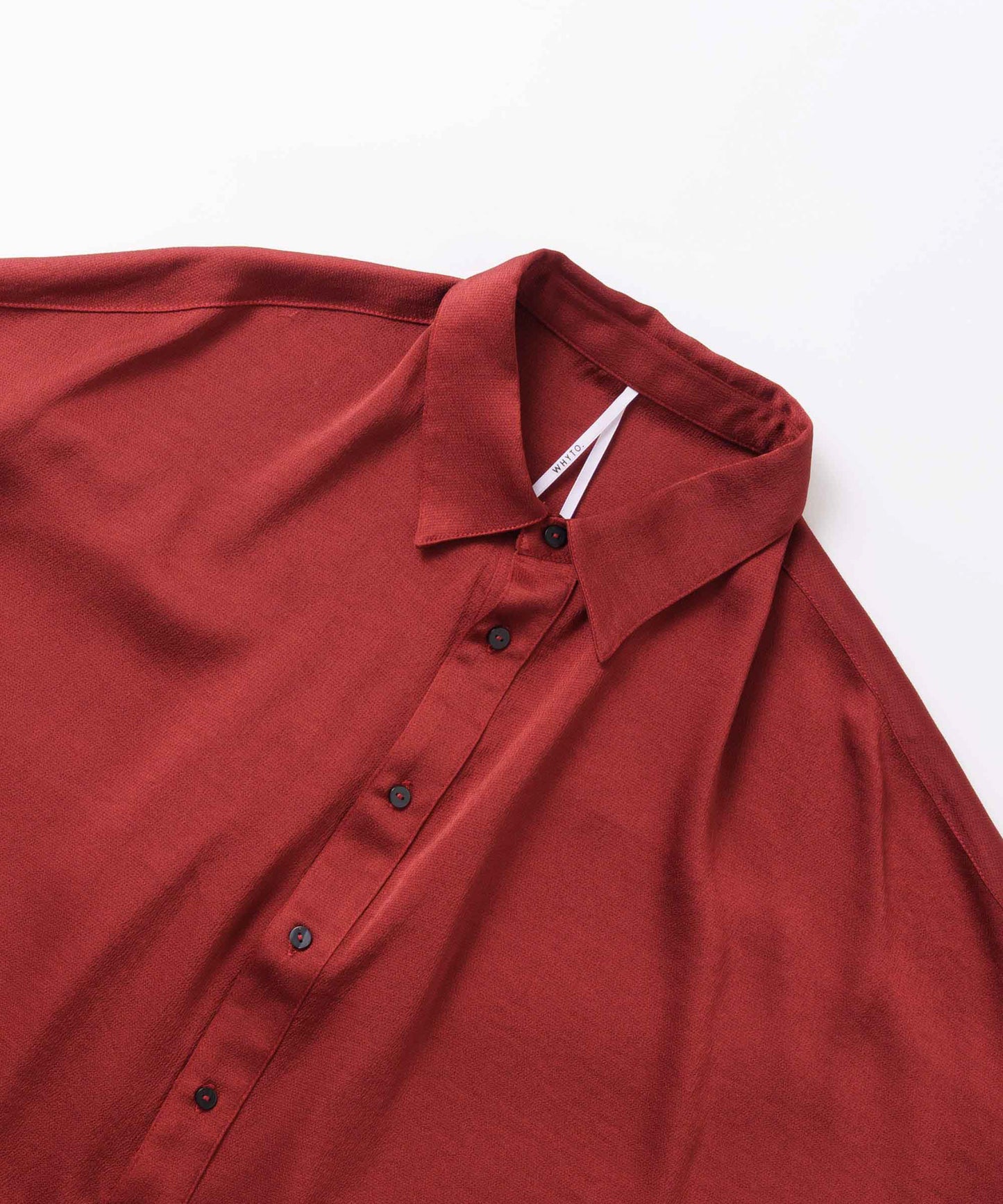wide satin shirt / WHT26FBL4104