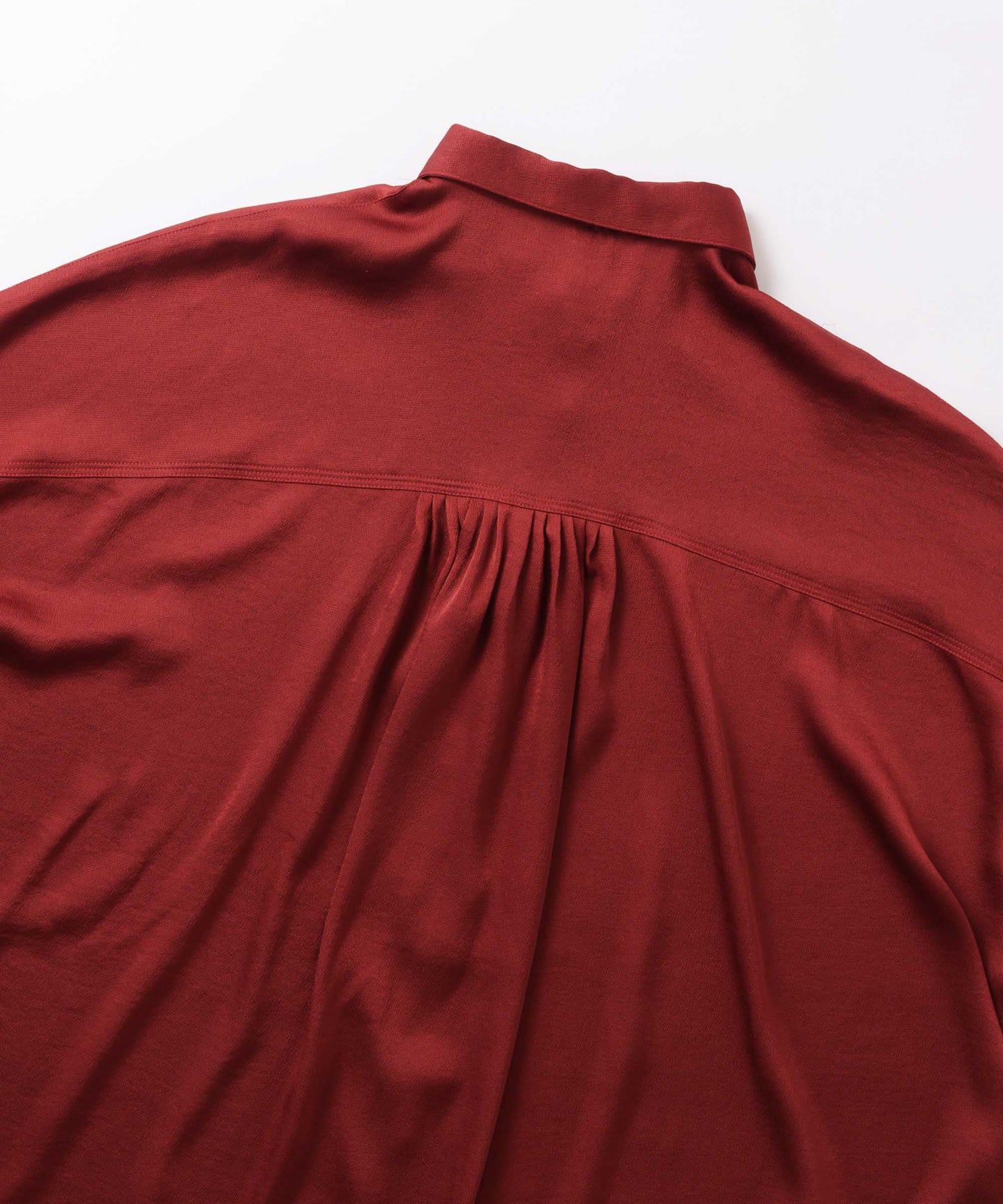 wide satin shirt / WHT26FBL4104