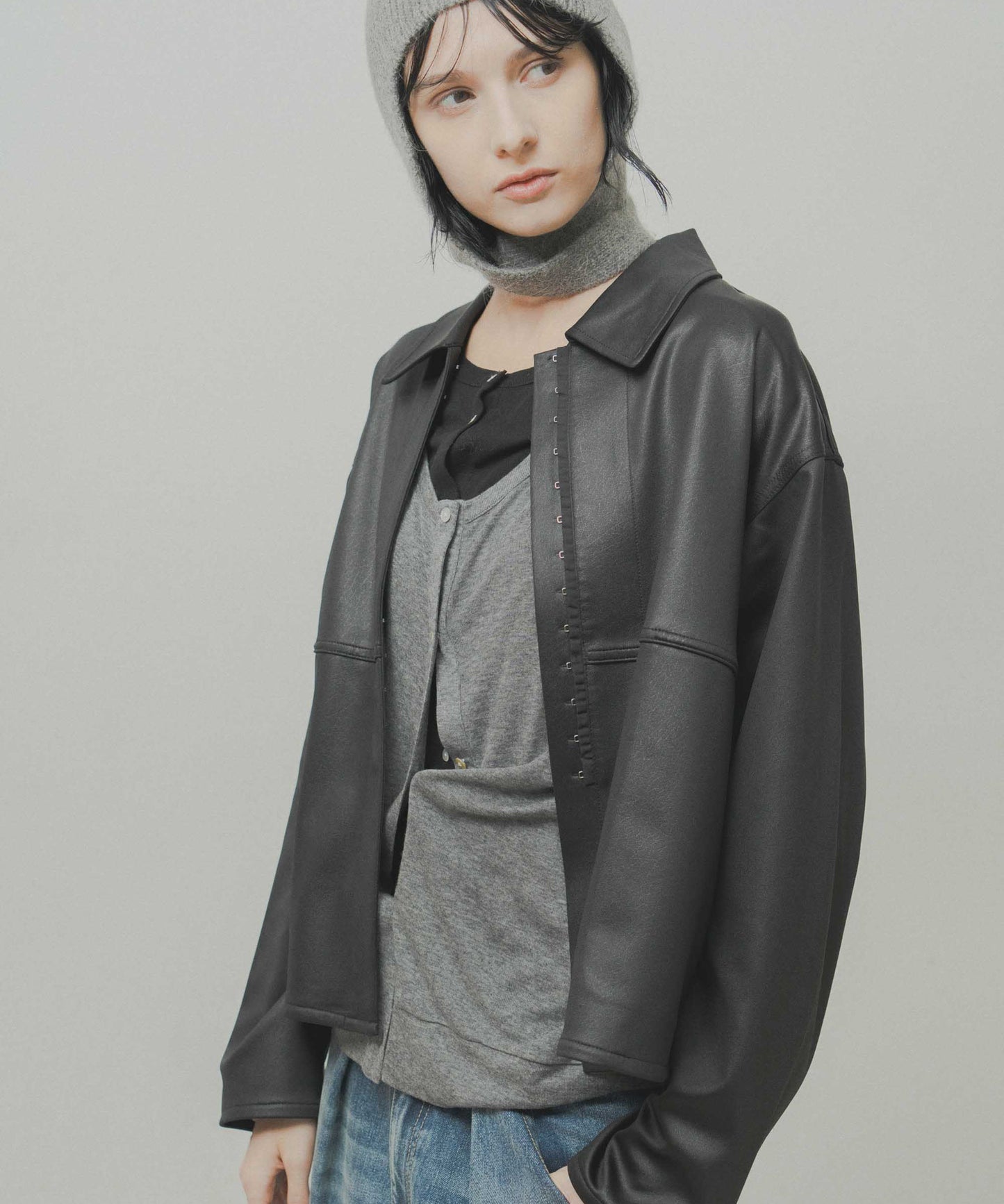 leather like shirt jacket / WHT26FBL4106