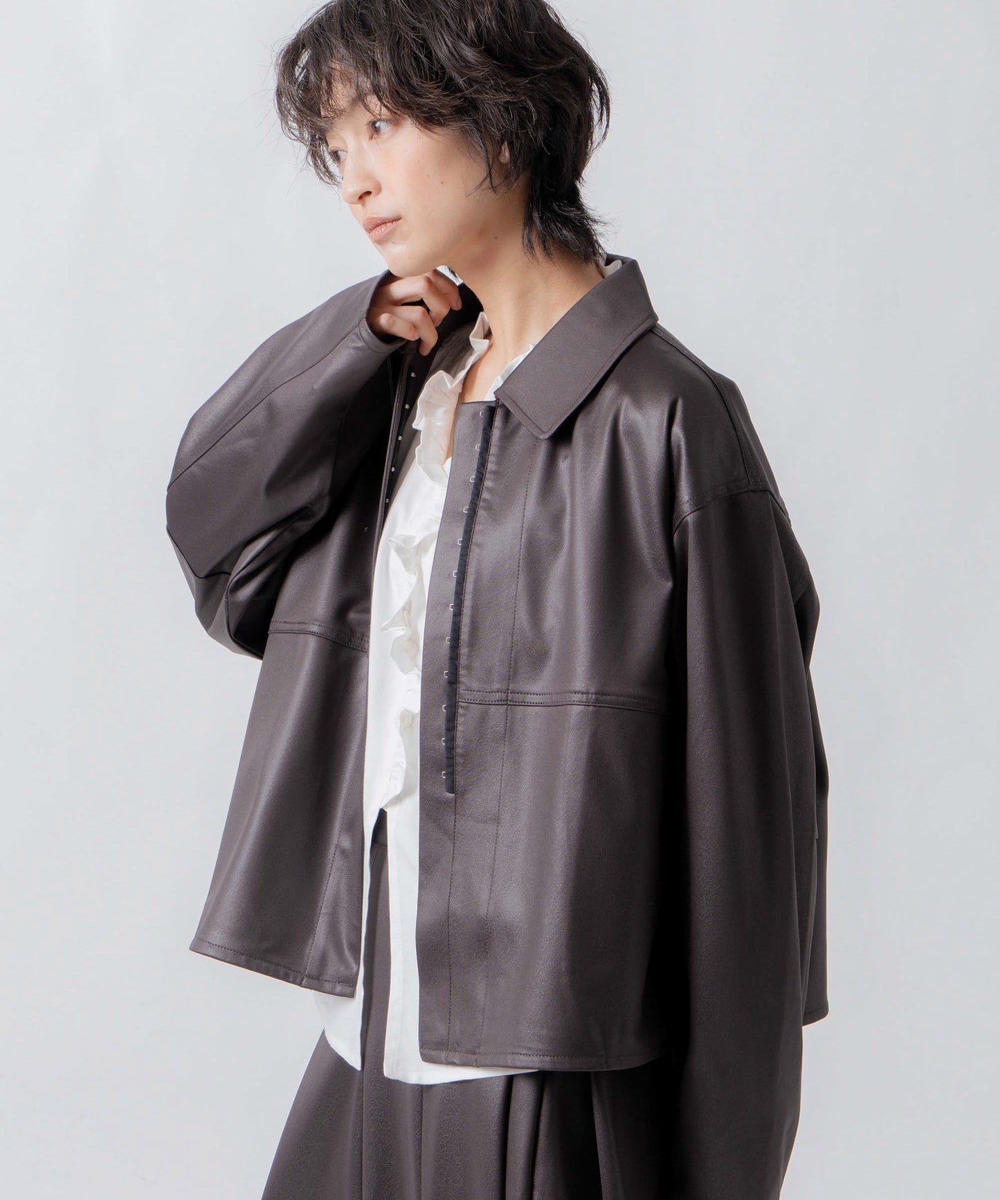 leather like shirt jacket / WHT26FBL4106