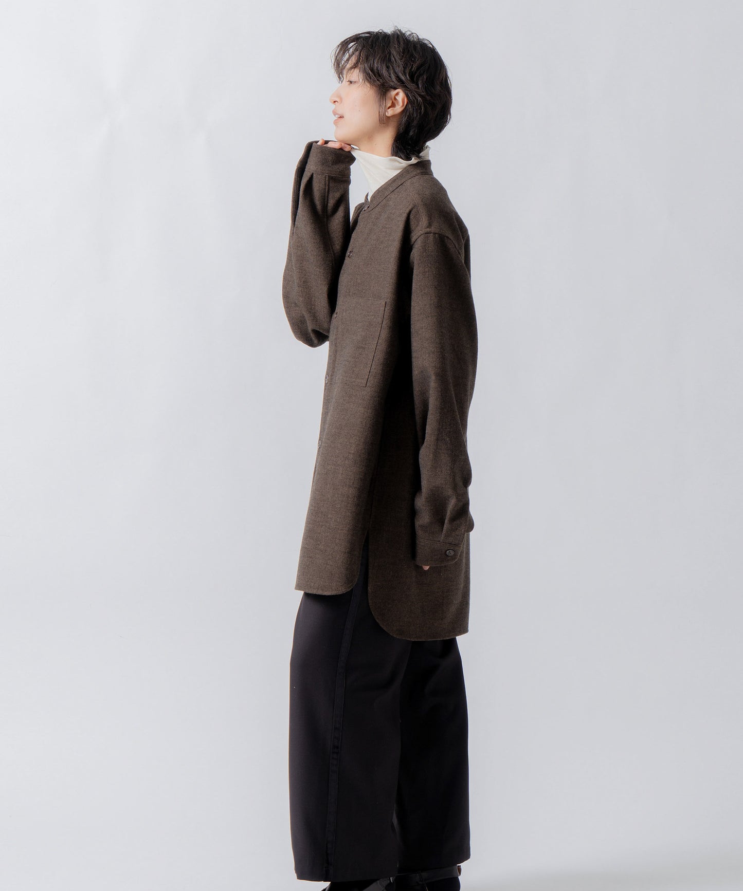 band collar shirt / WHT26FBL4107