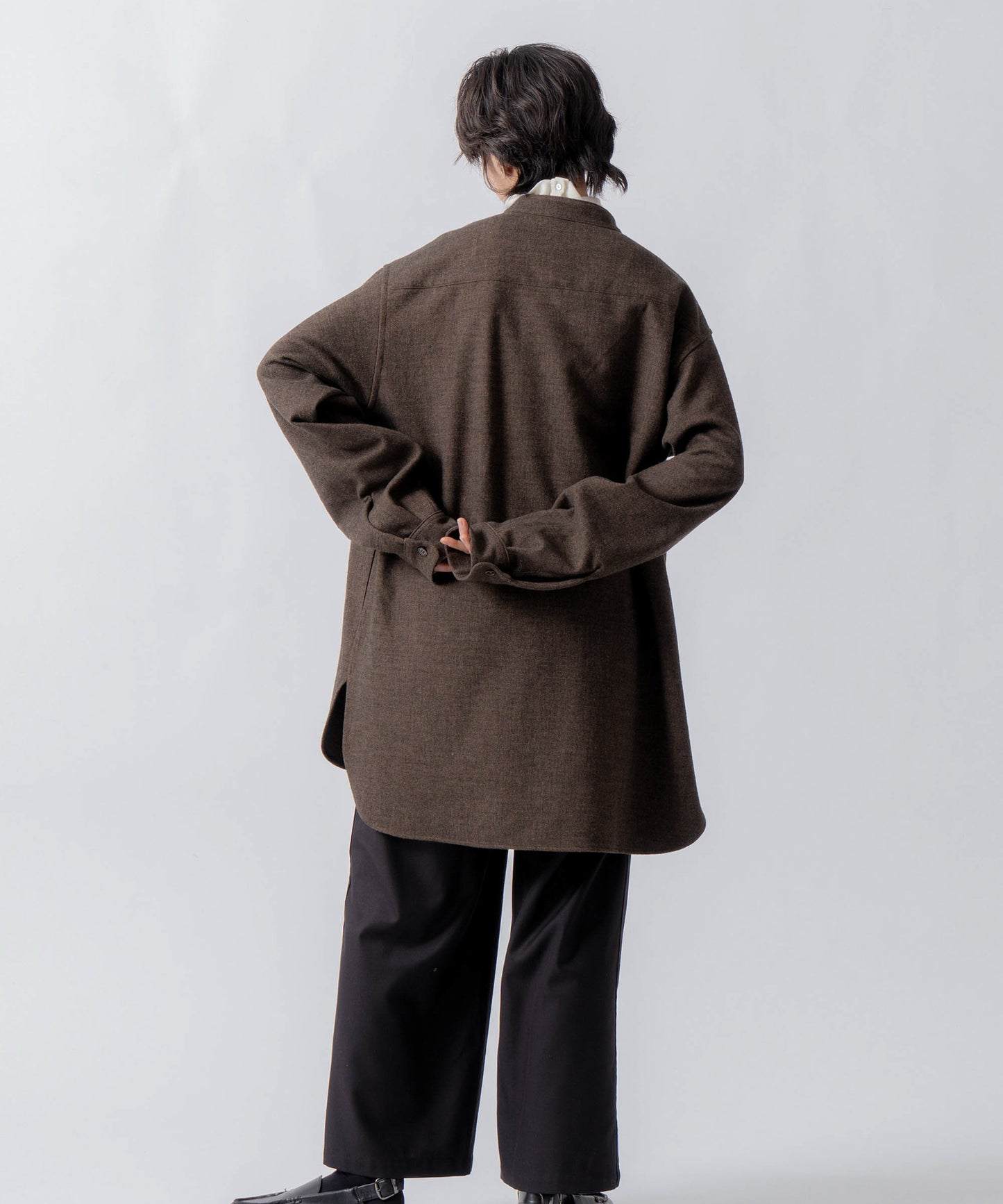 band collar shirt / WHT26FBL4107