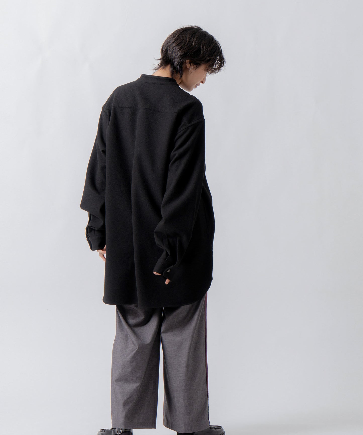 band collar shirt / WHT26FBL4107