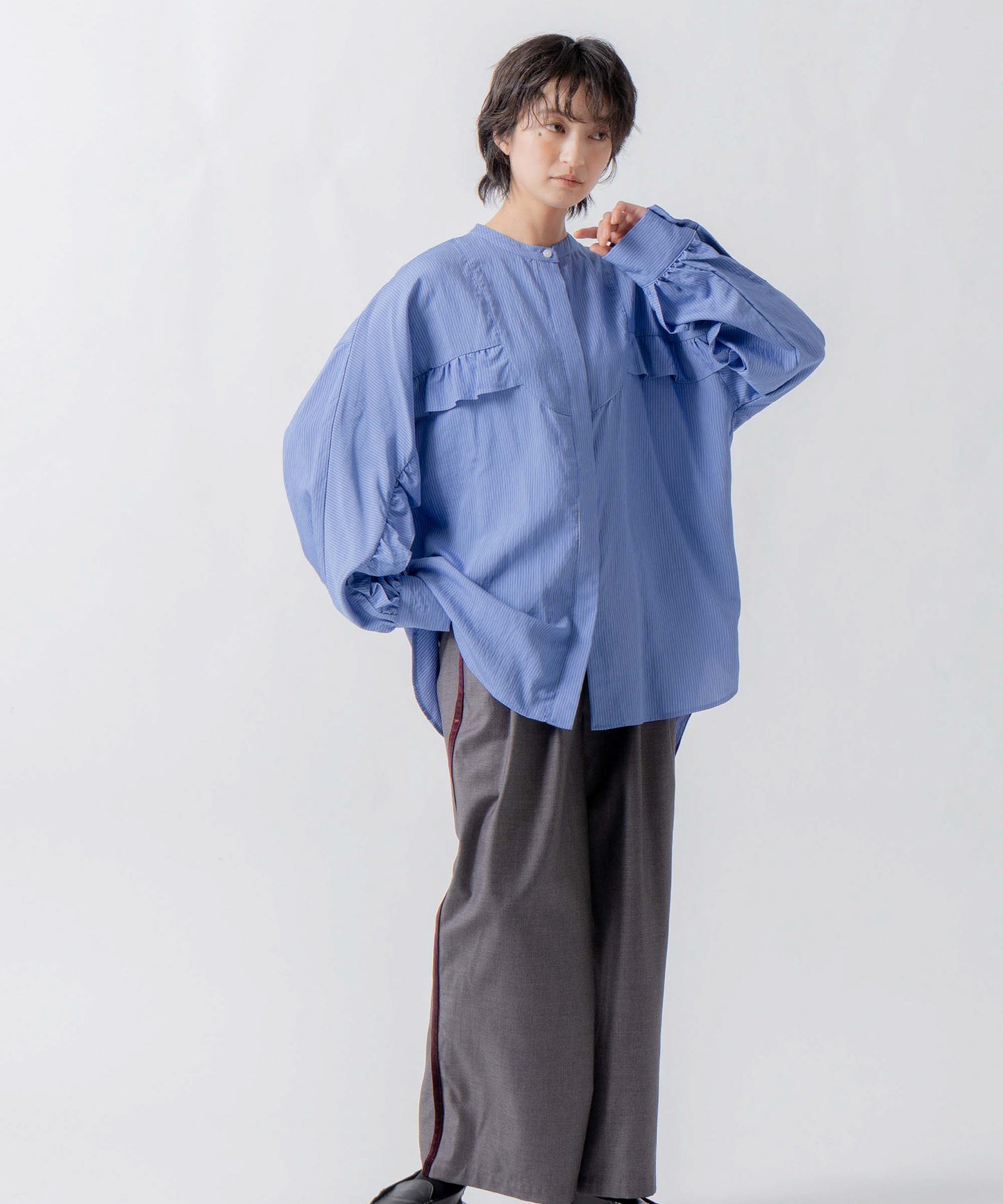 curve frill stripe blouse / WHT26FBL4109
