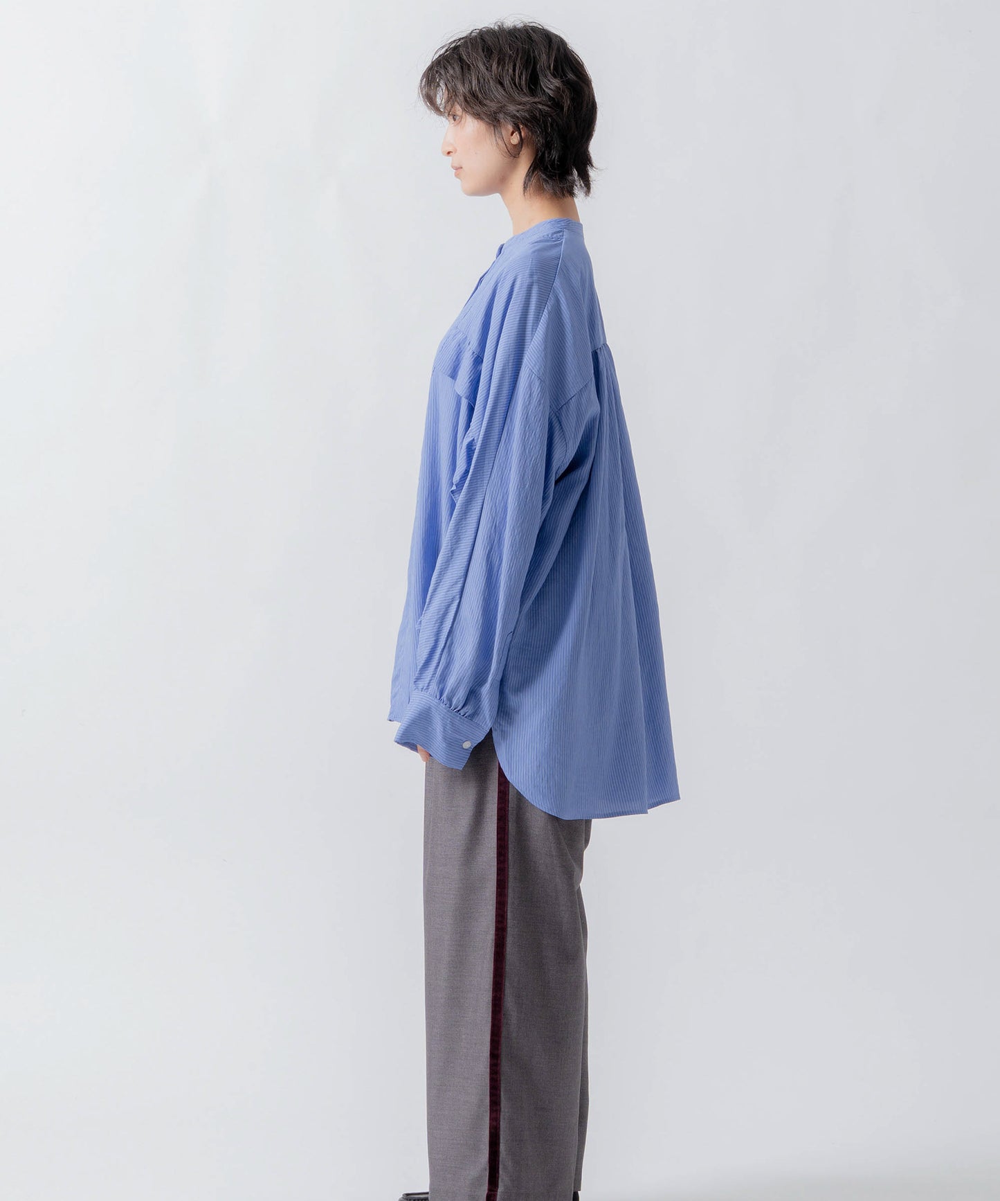 curve frill stripe blouse / WHT26FBL4109