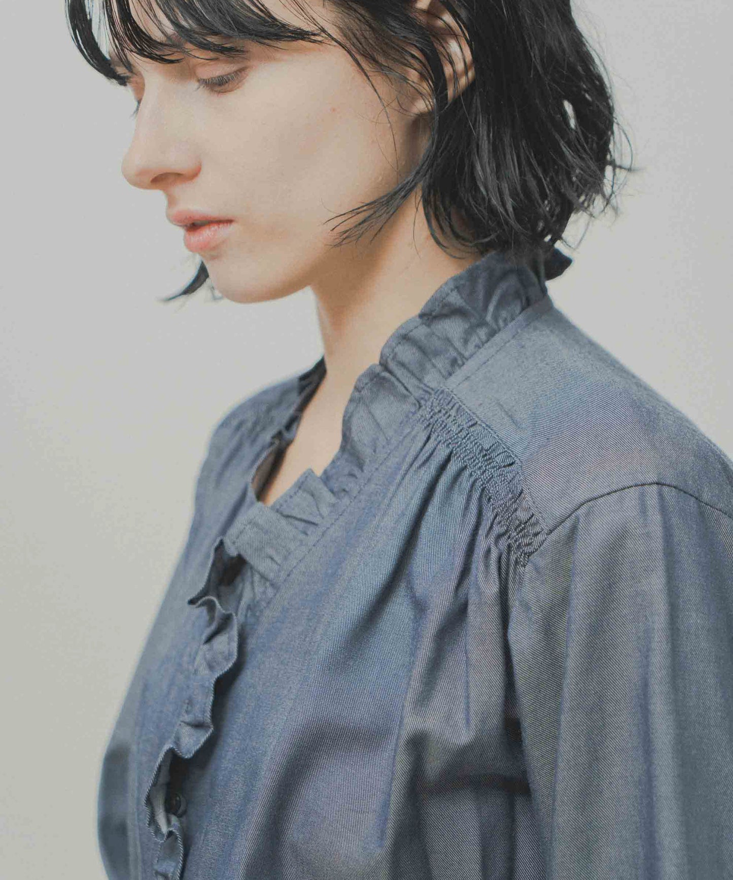 denim frill blouse / WHT26FBL4110
