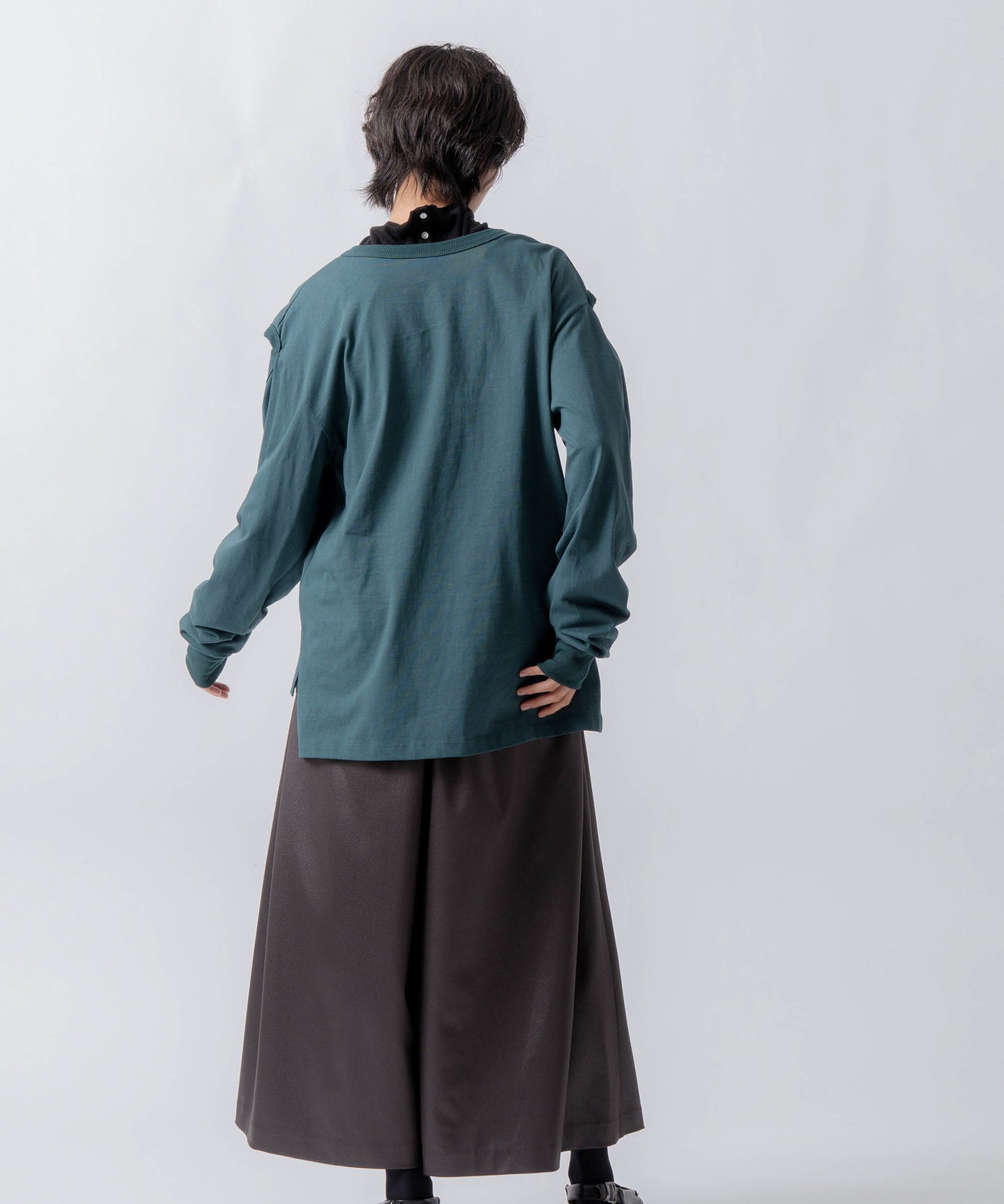 shoulder slit tops / WHT26FCS4019