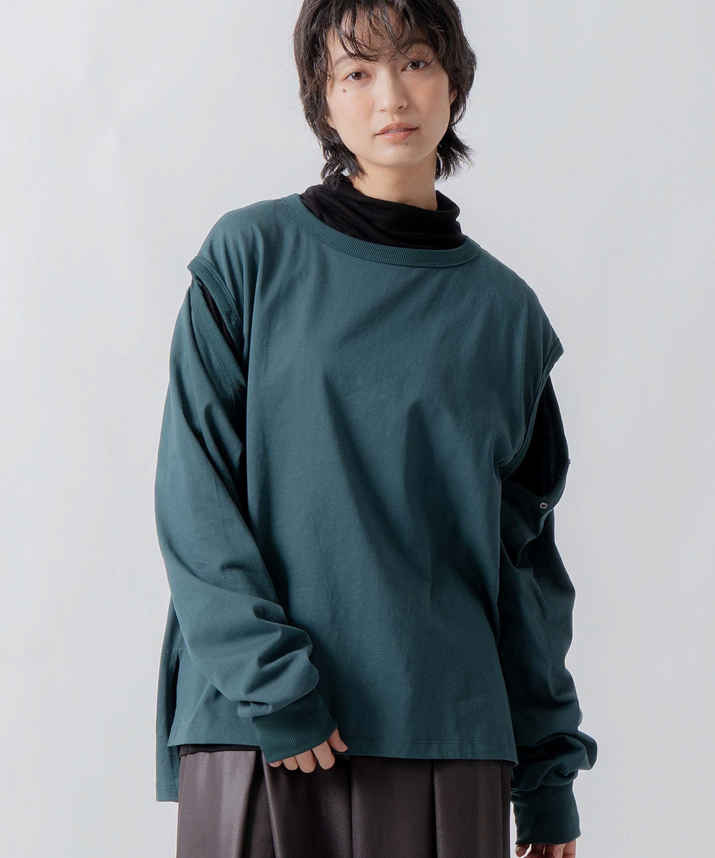 shoulder slit tops / WHT26FCS4019