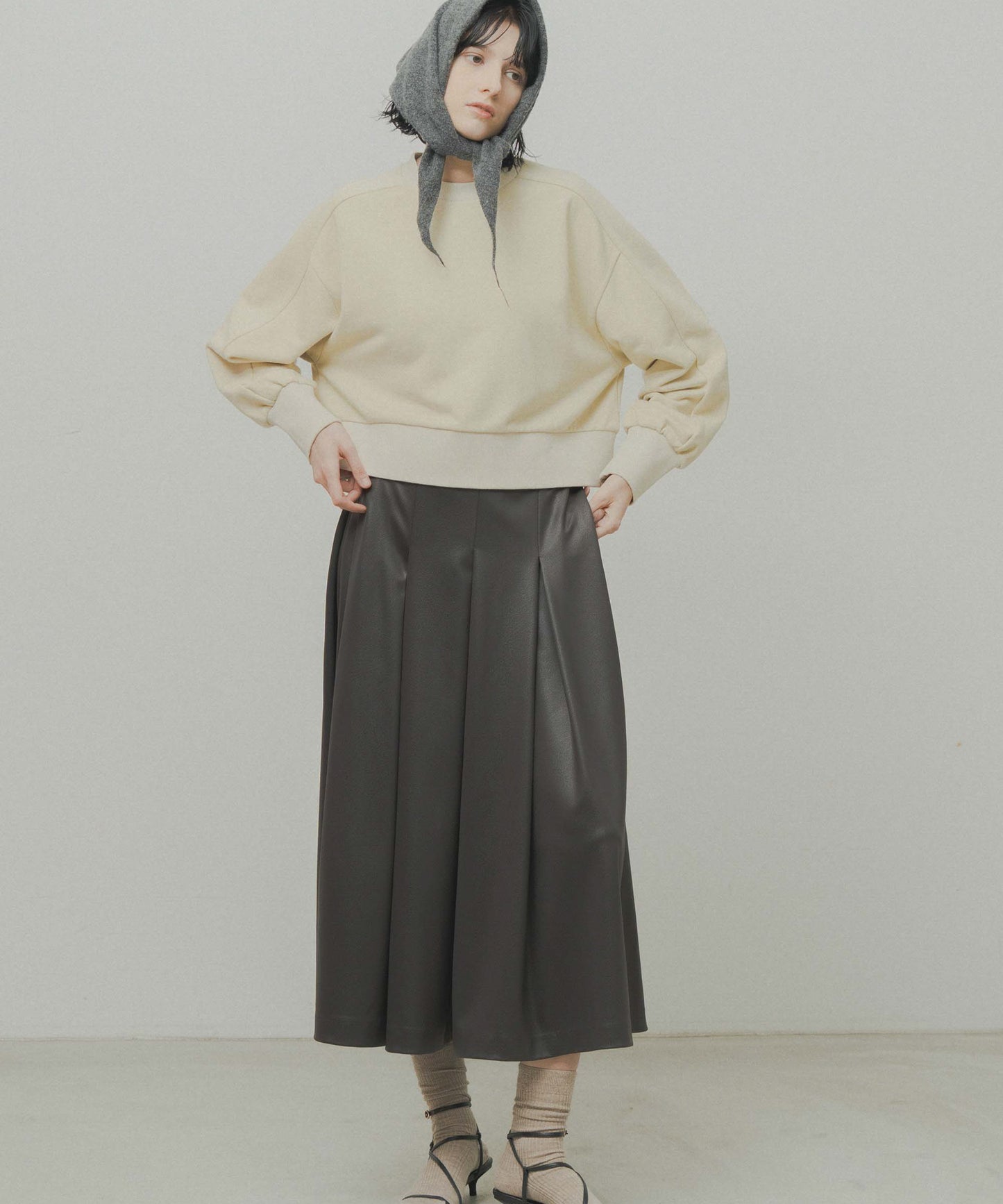 curve sleeve sweat / WHT26FCS4023