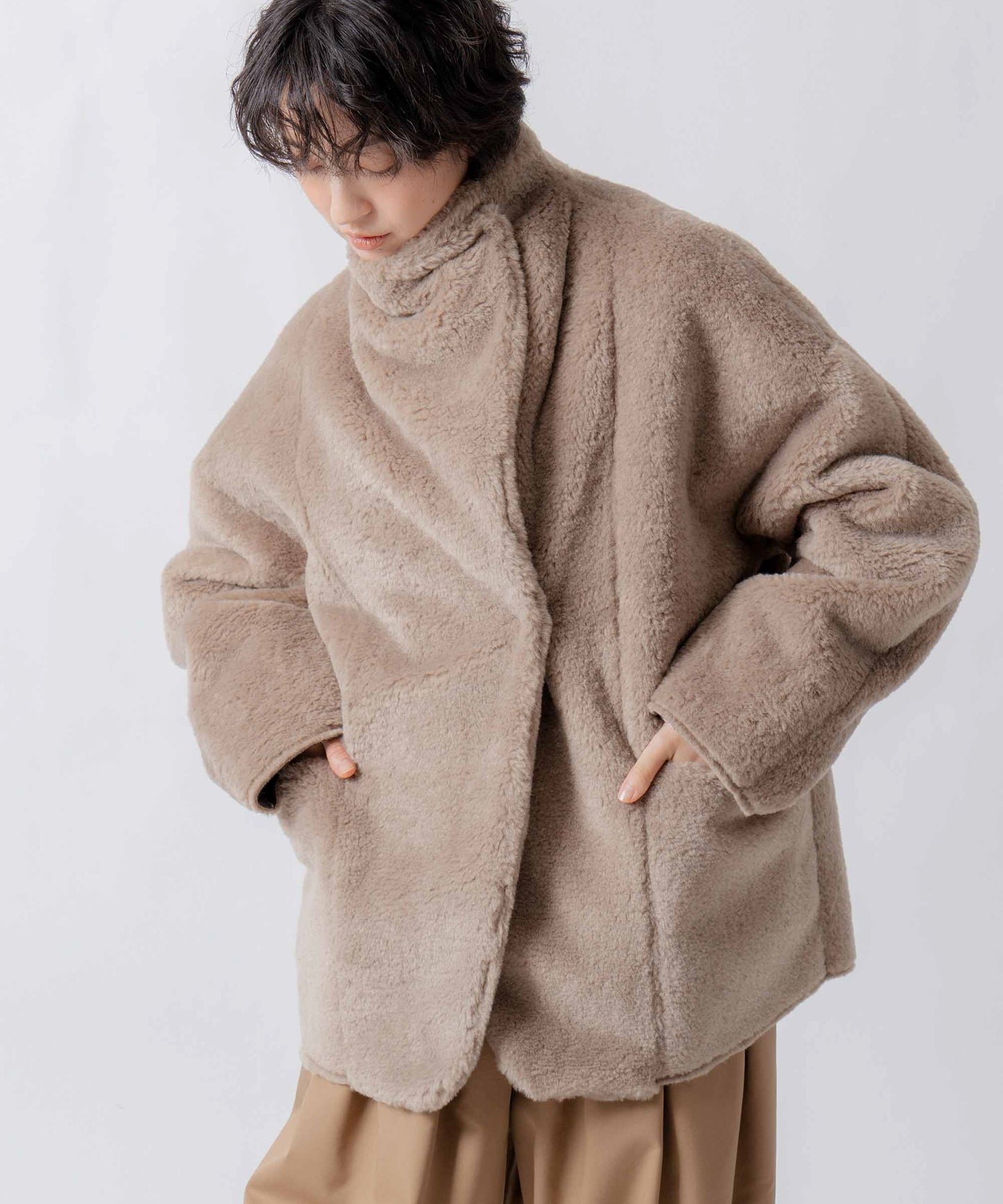 standcollar boa coat / WHT26FJK4062