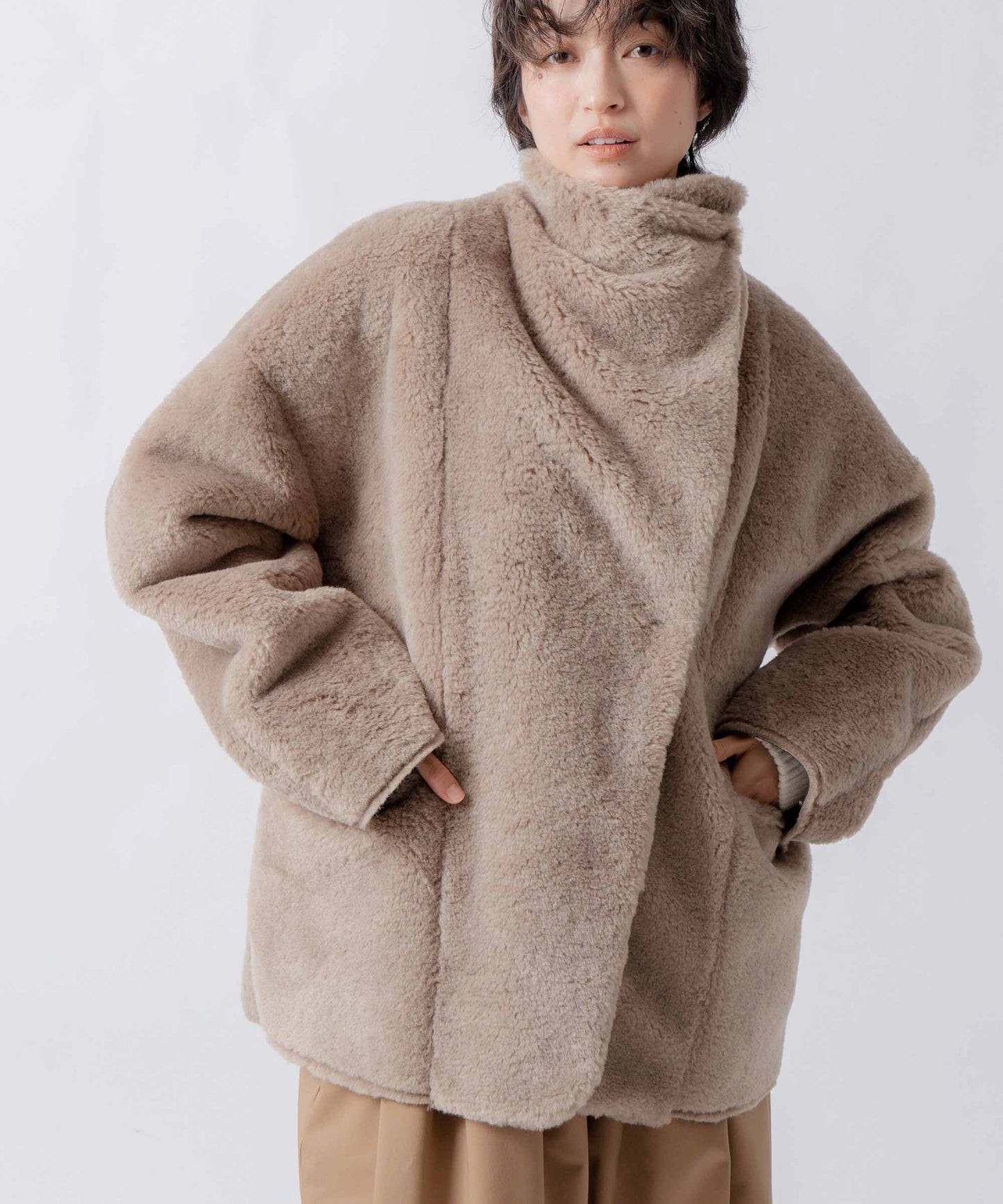 standcollar boa coat / WHT26FJK4062