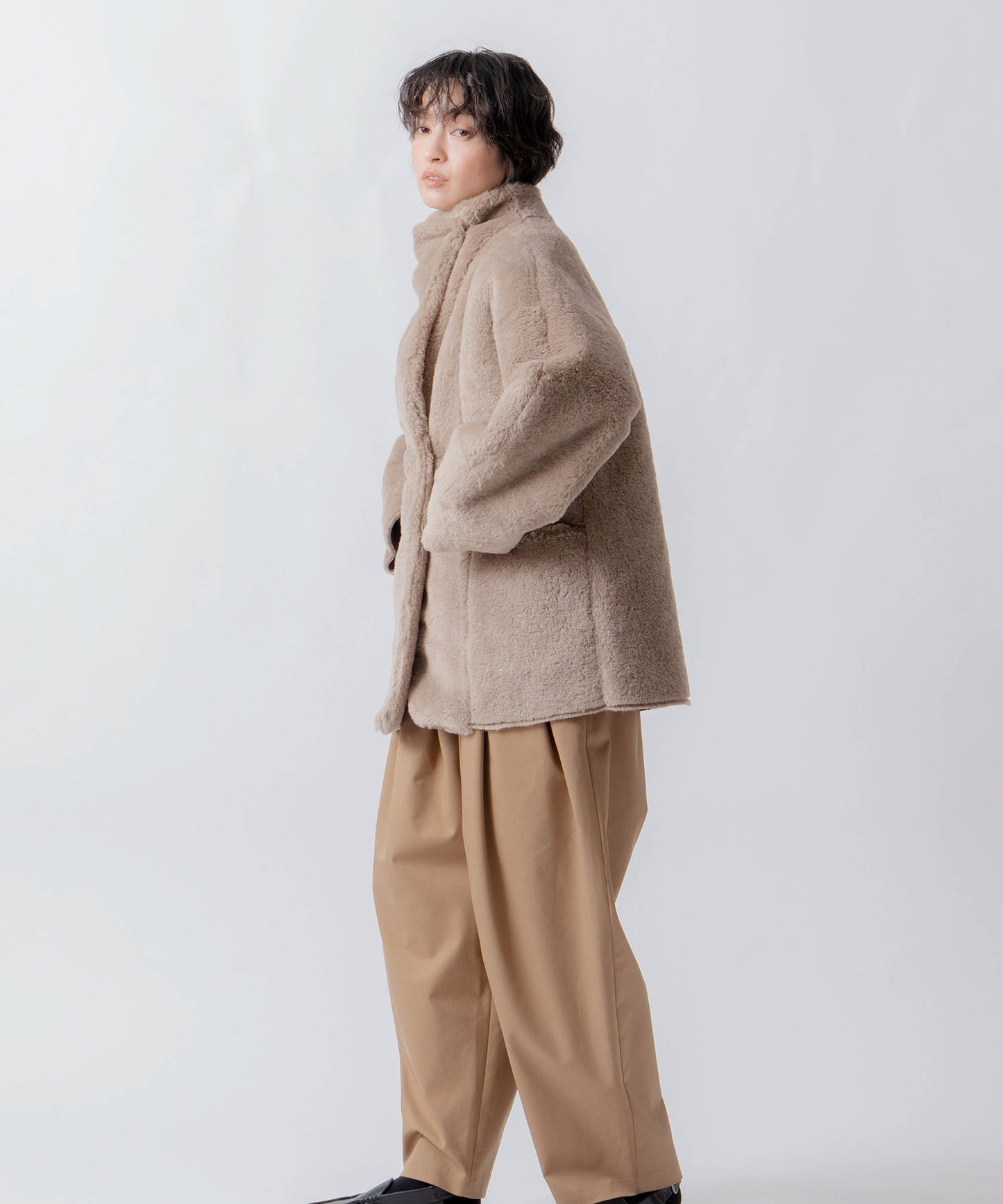 standcollar boa coat / WHT26FJK4062