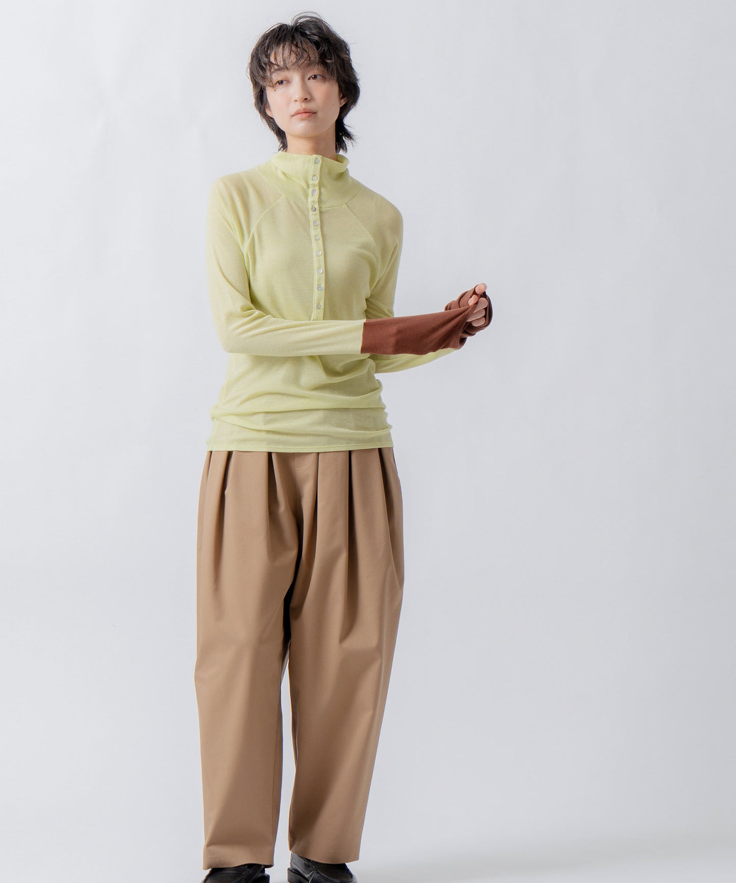 tuck design tapered pants / WHT26FPT4076