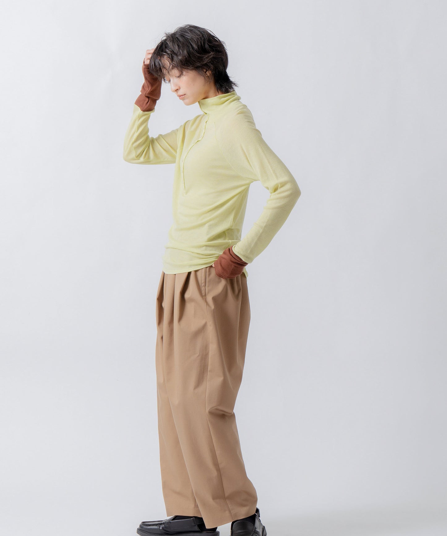tuck design tapered pants / WHT26FPT4076