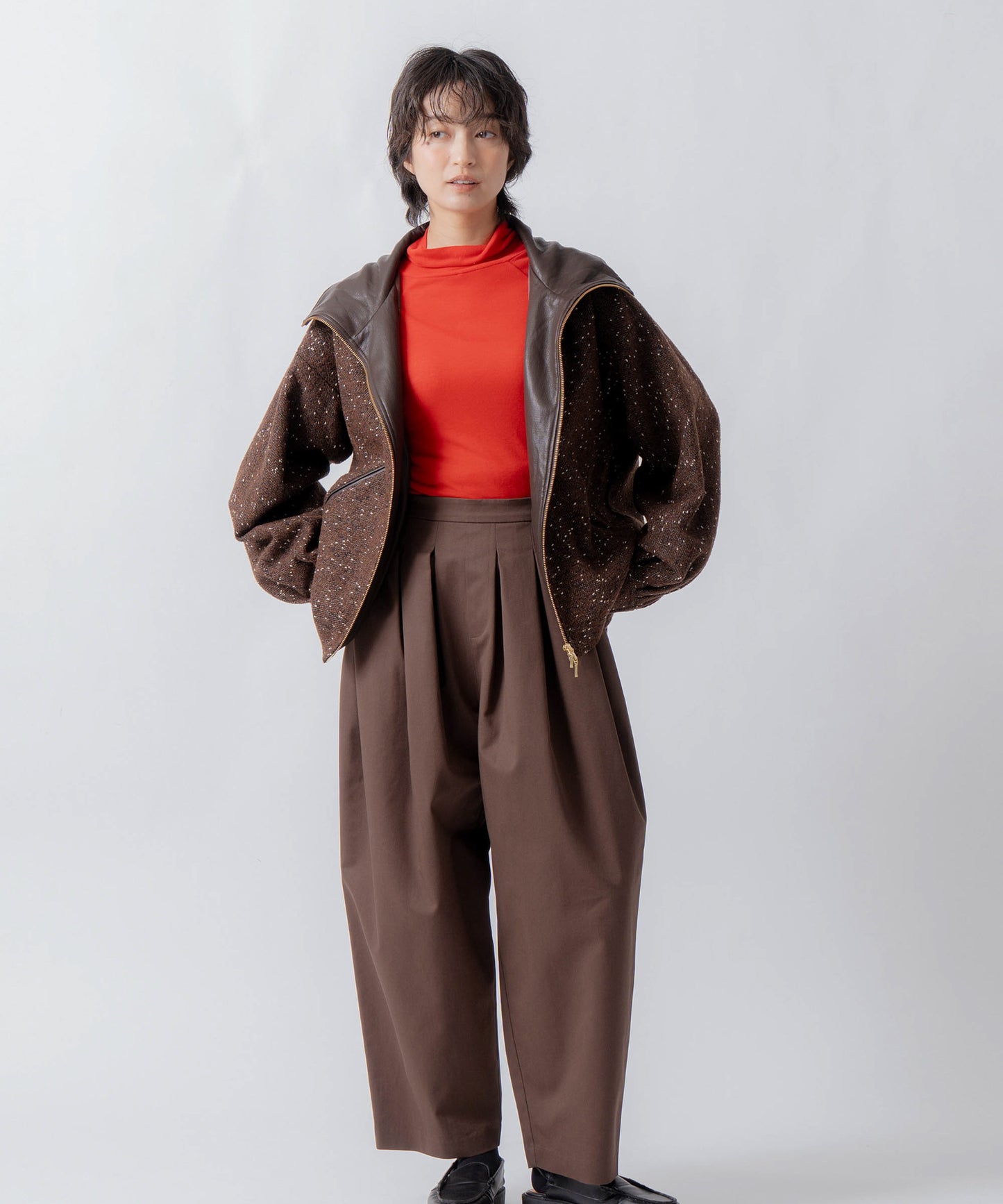 tuck design tapered pants / WHT26FPT4076