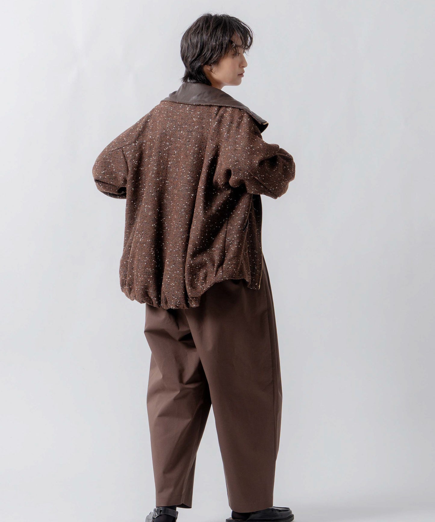 tuck design tapered pants / WHT26FPT4076