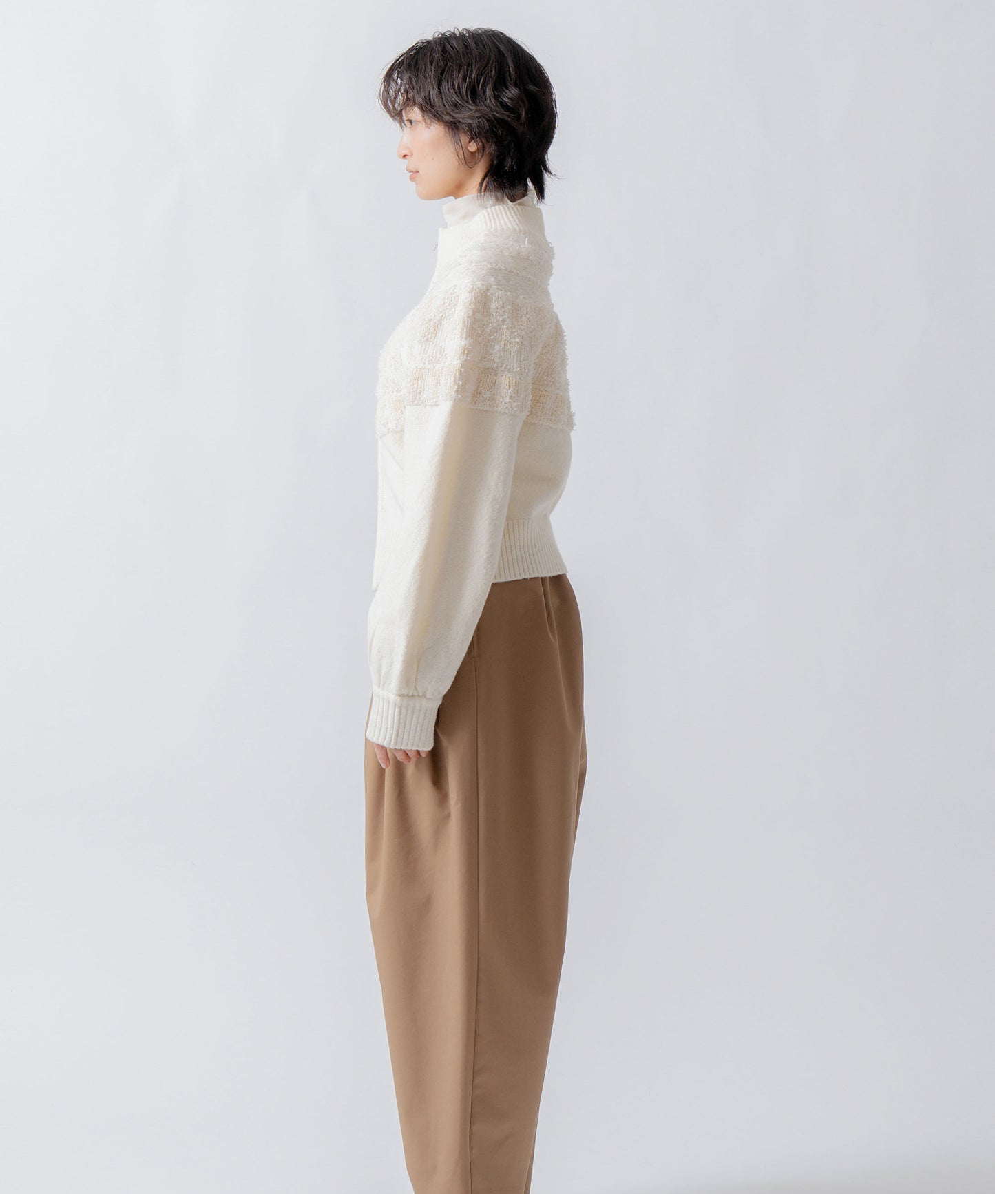 tuck design tapered pants / WHT26FPT4076