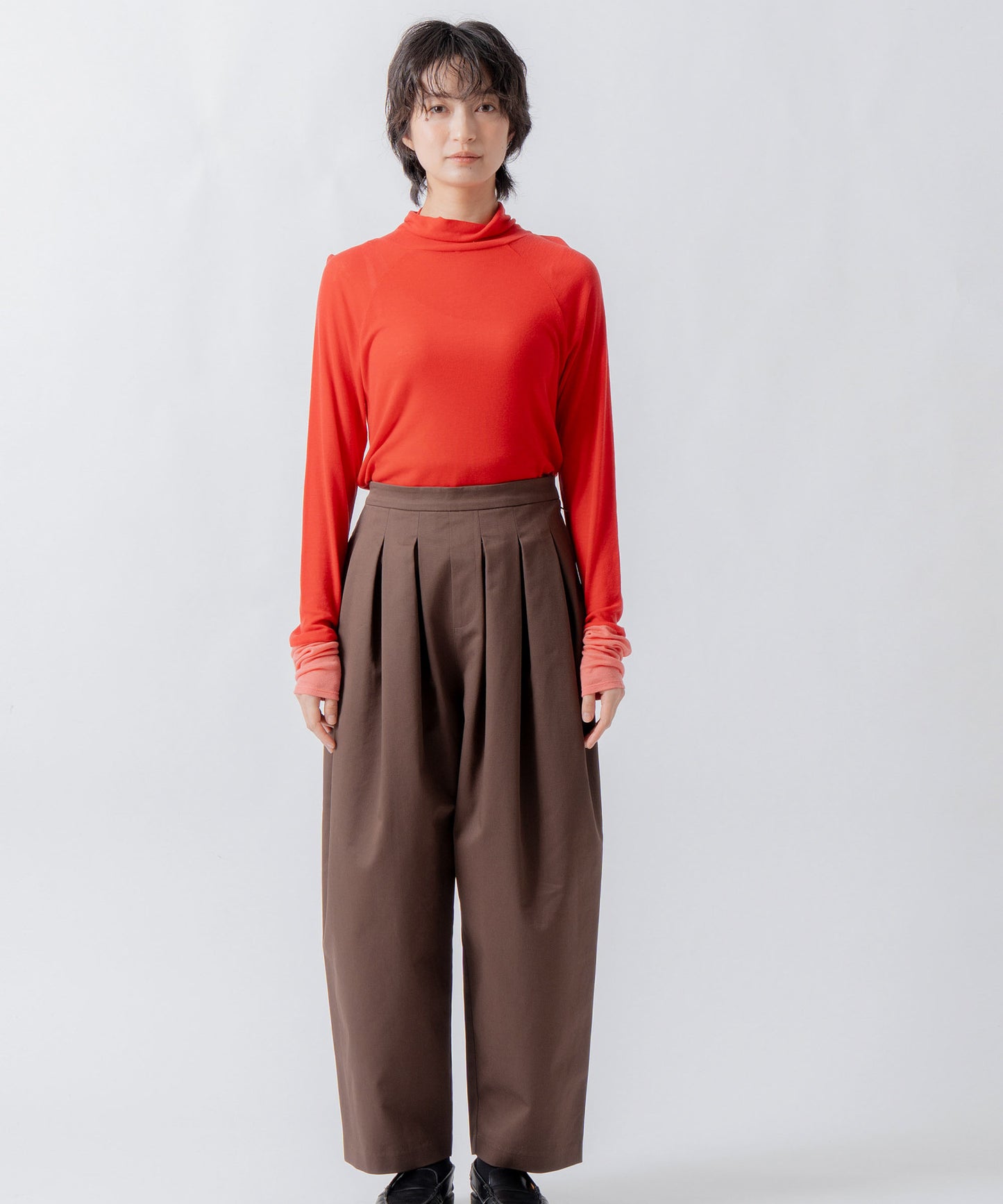 tuck design tapered pants / WHT26FPT4076