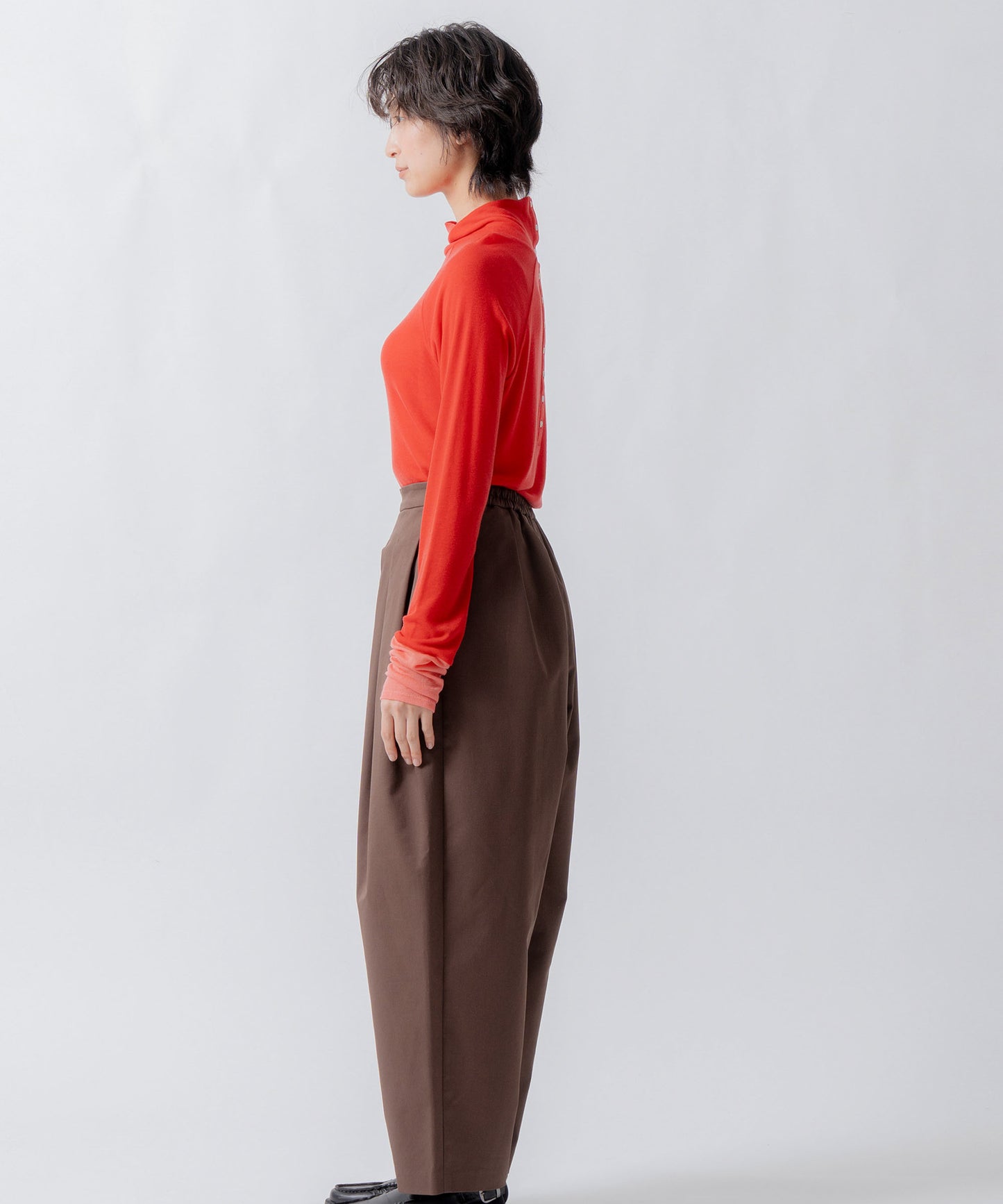 tuck design tapered pants / WHT26FPT4076