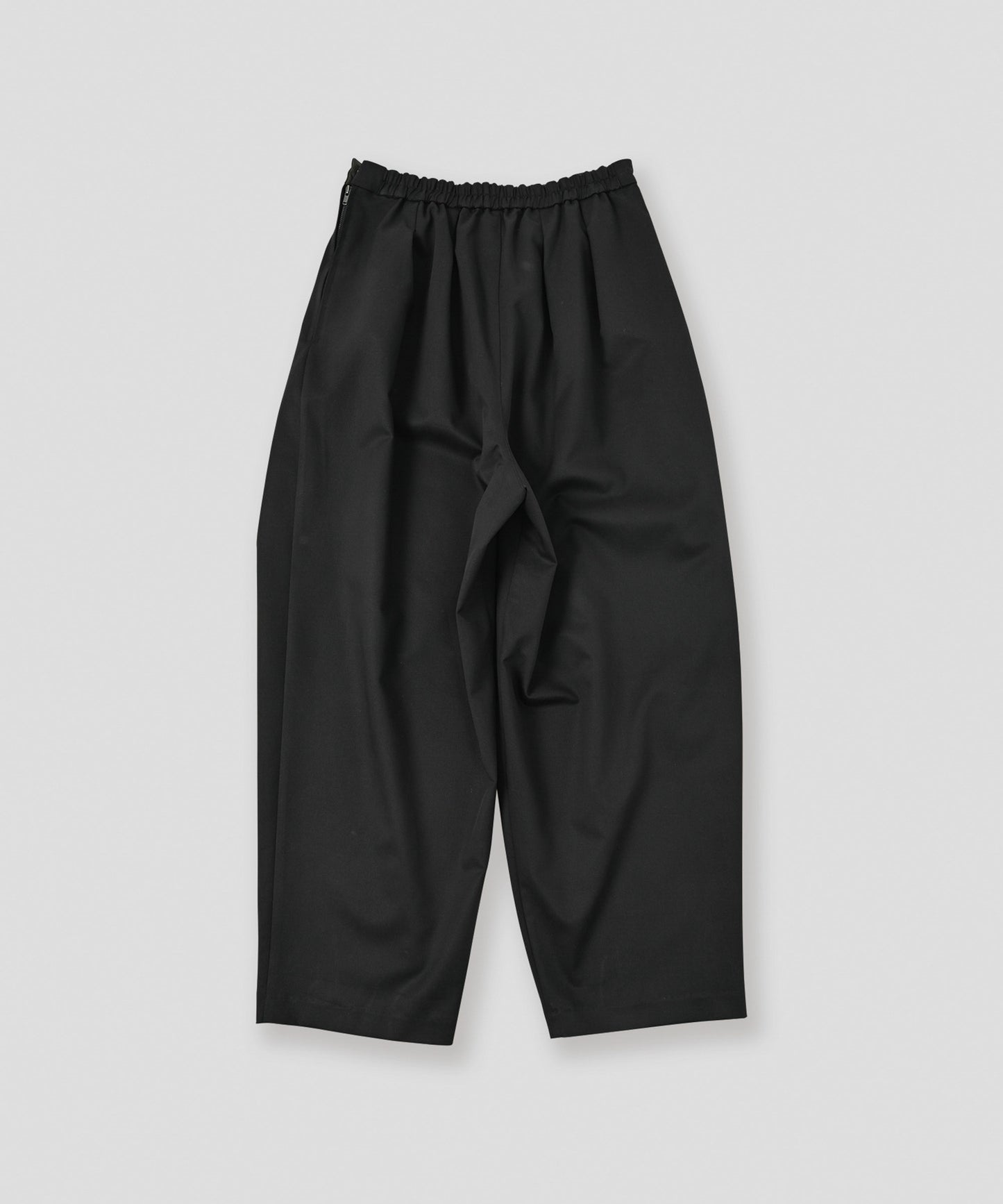 tuck design tapered pants / WHT26FPT4076