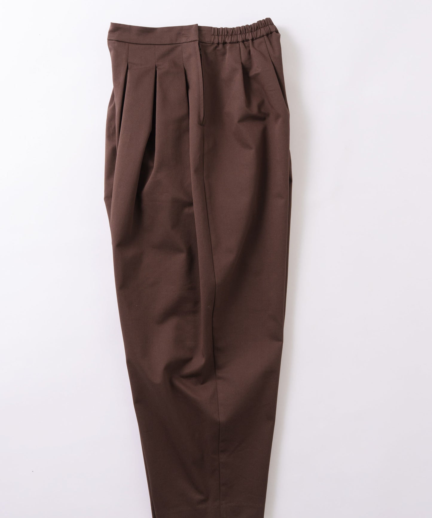 tuck design tapered pants / WHT26FPT4076