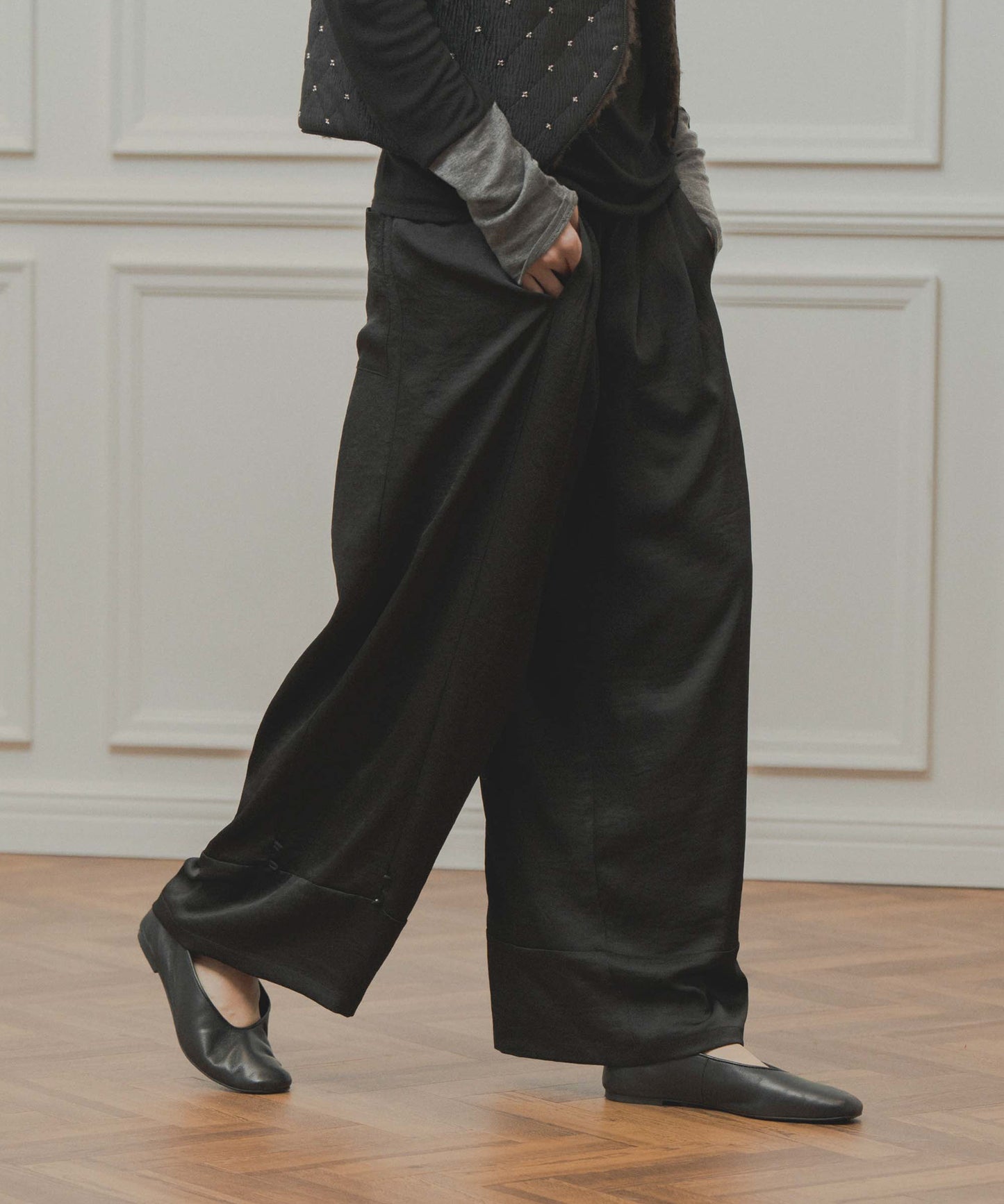 satin wide pants / WHT26FPT4077