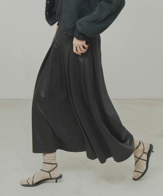 leather like pleats pants / WHT26FPT4078