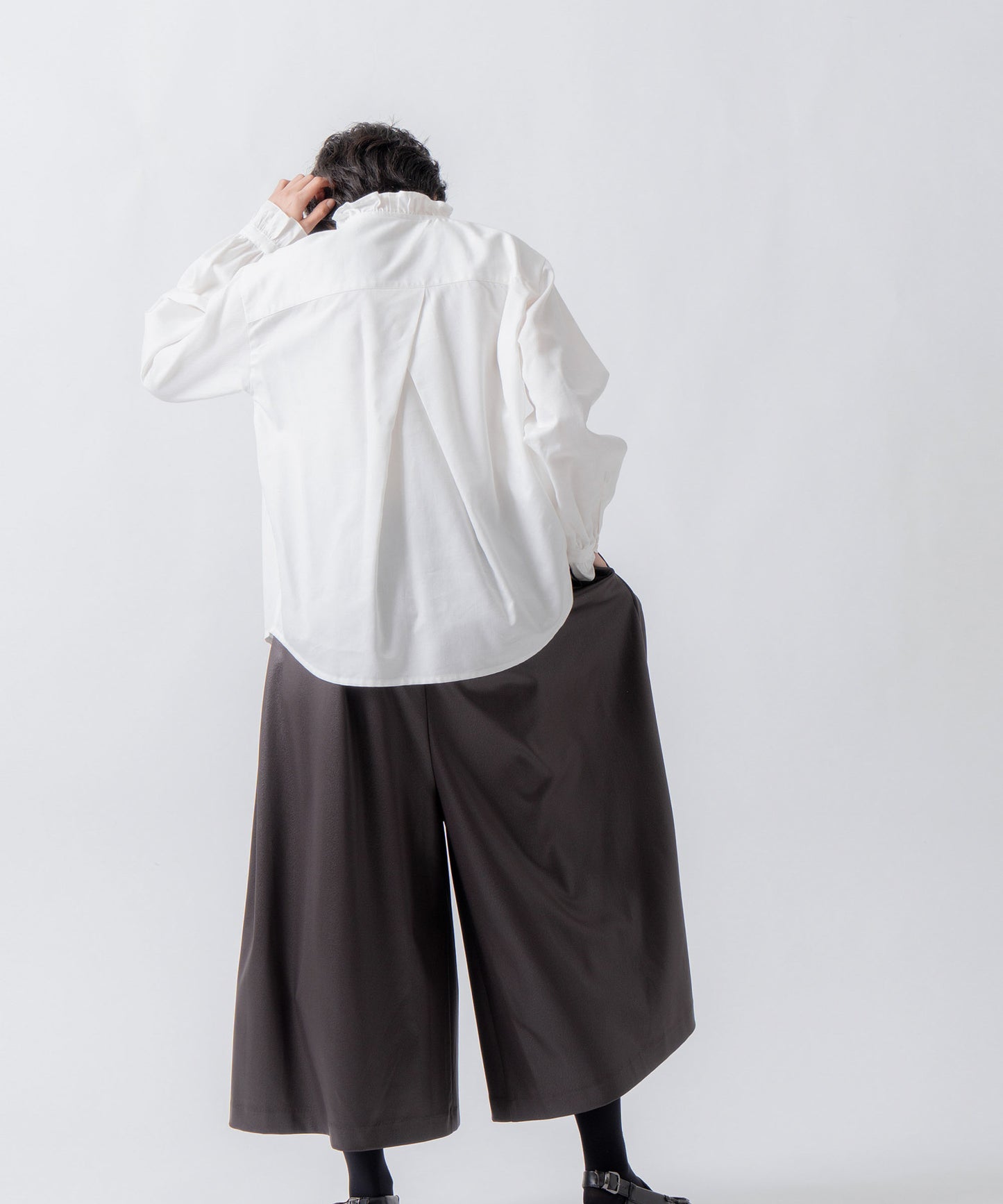 leather like pleats pants / WHT26FPT4078