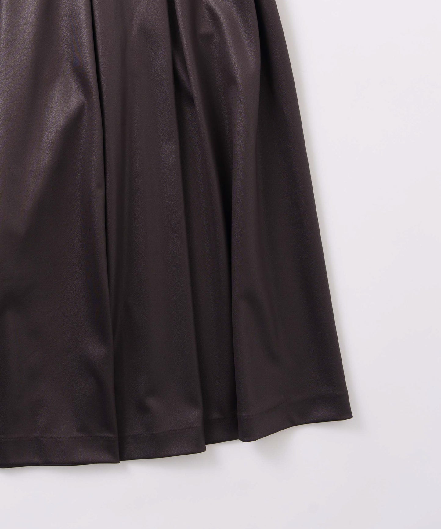 leather like pleats pants / WHT26FPT4078