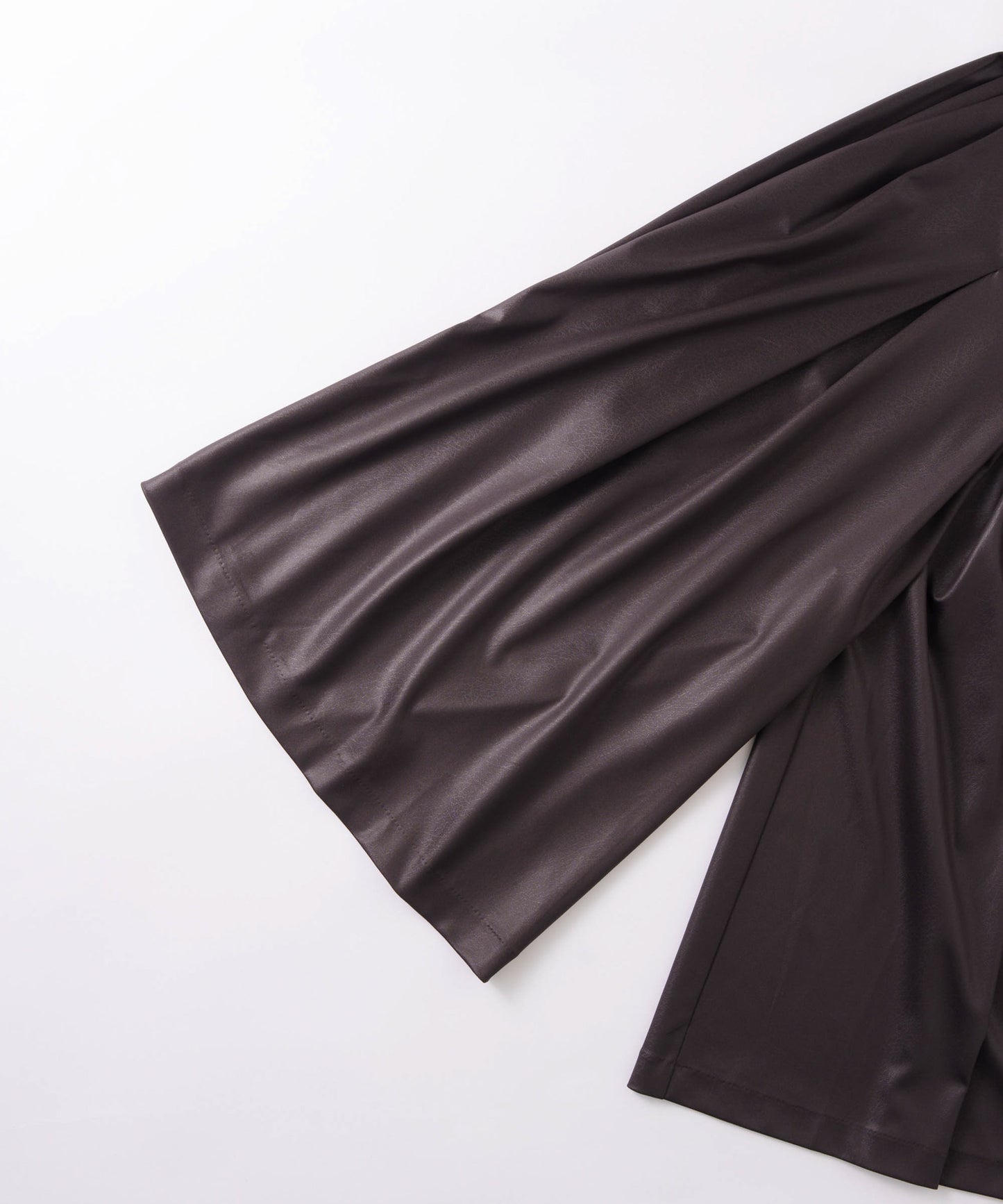leather like pleats pants / WHT26FPT4078
