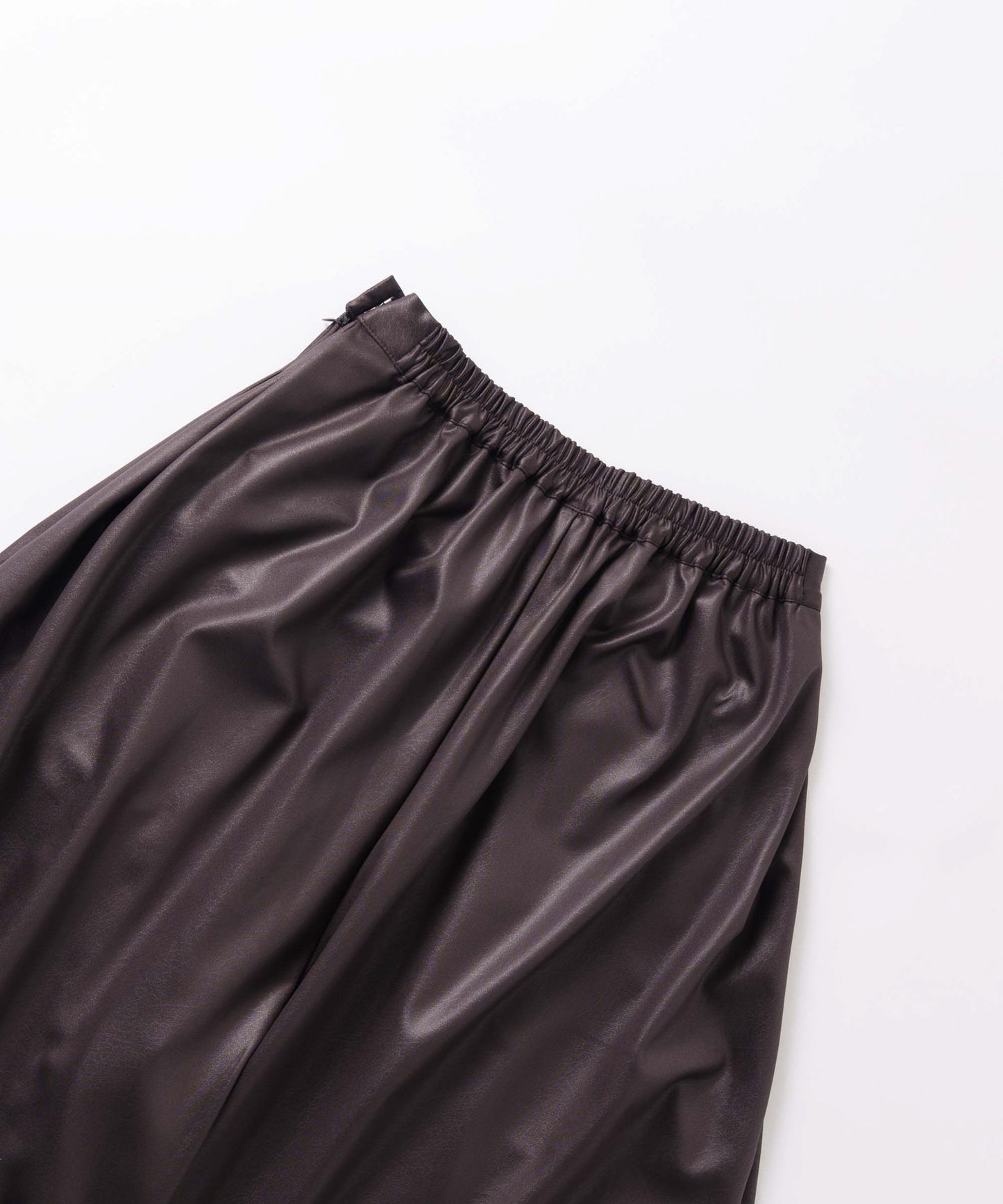 leather like pleats pants / WHT26FPT4078