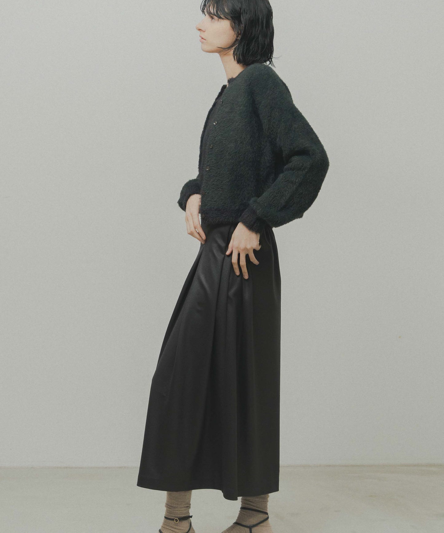 leather like pleats pants / WHT26FPT4078