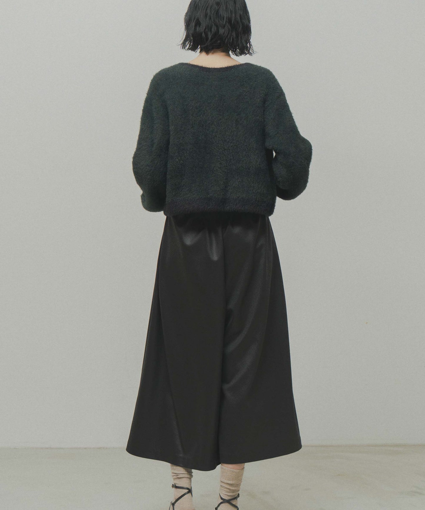 leather like pleats pants / WHT26FPT4078