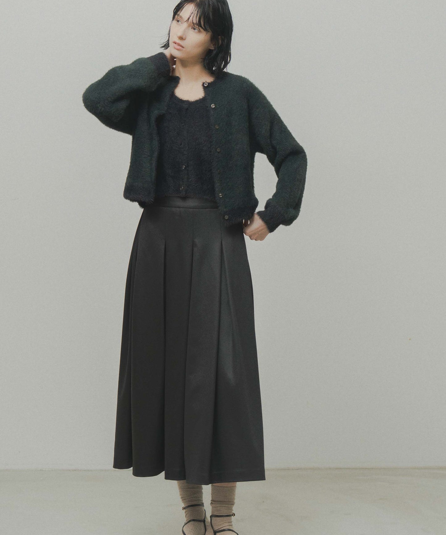 leather like pleats pants / WHT26FPT4078