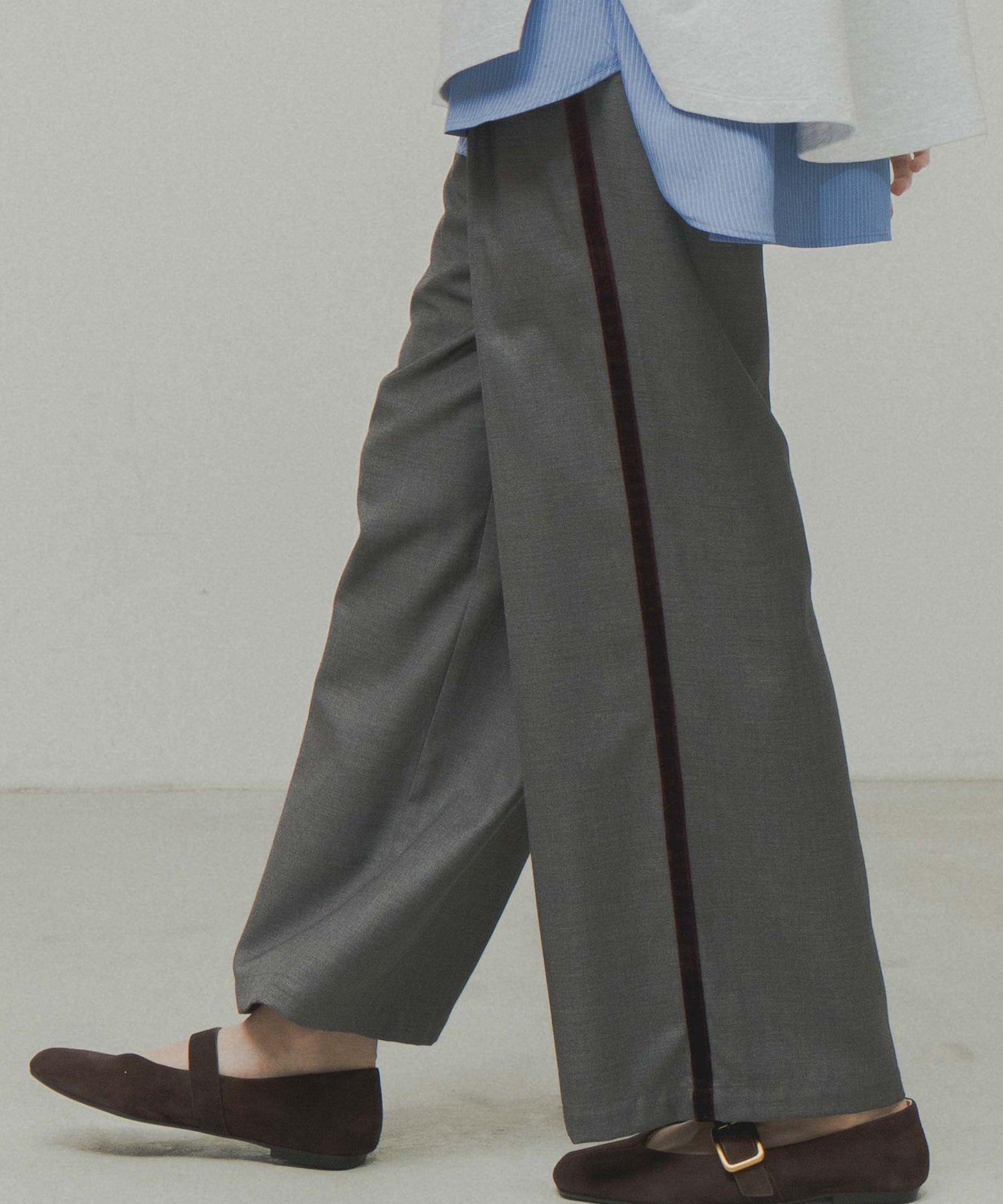 side velour line pants / WHT26FPT4079