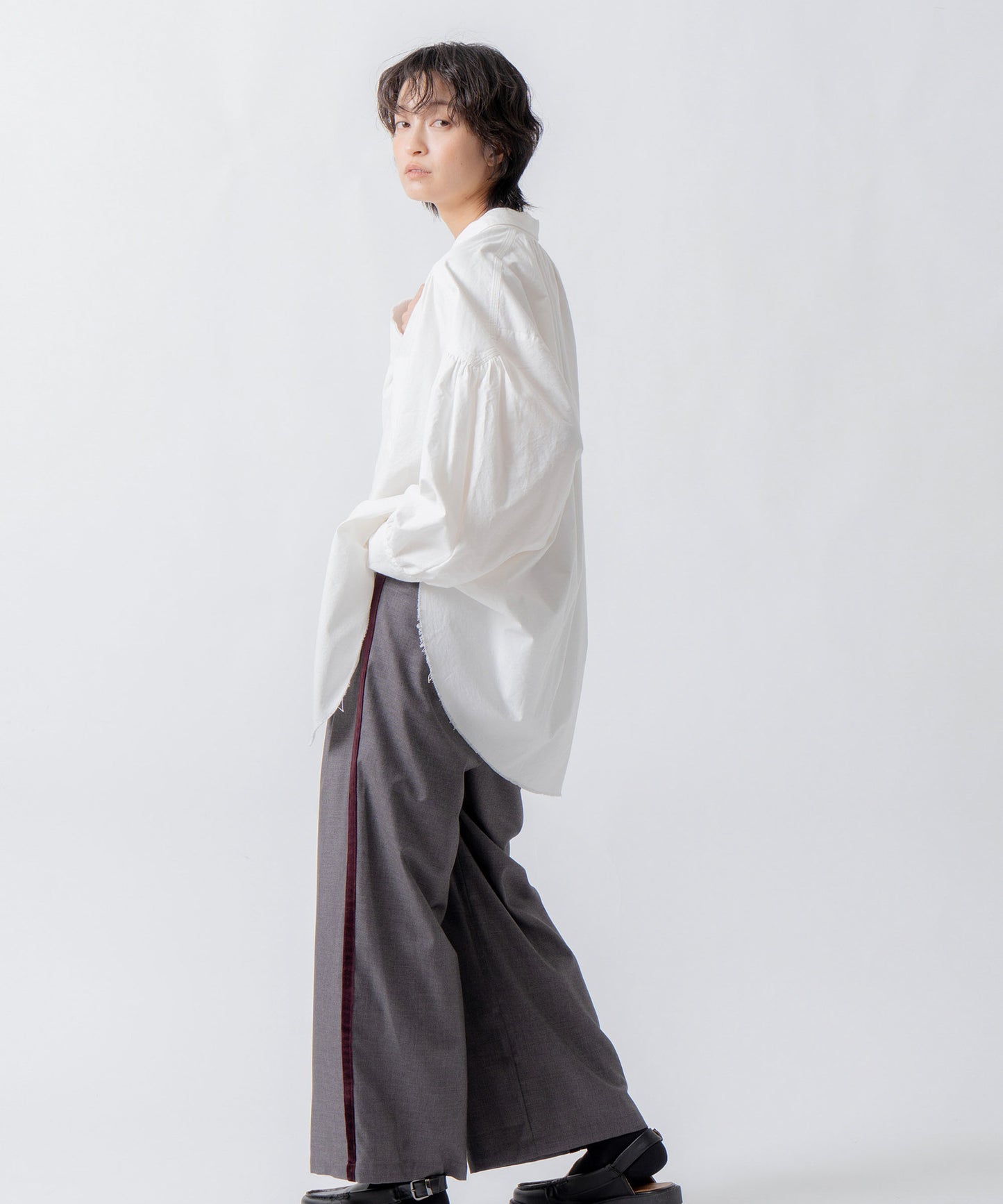 side velour line pants / WHT26FPT4079