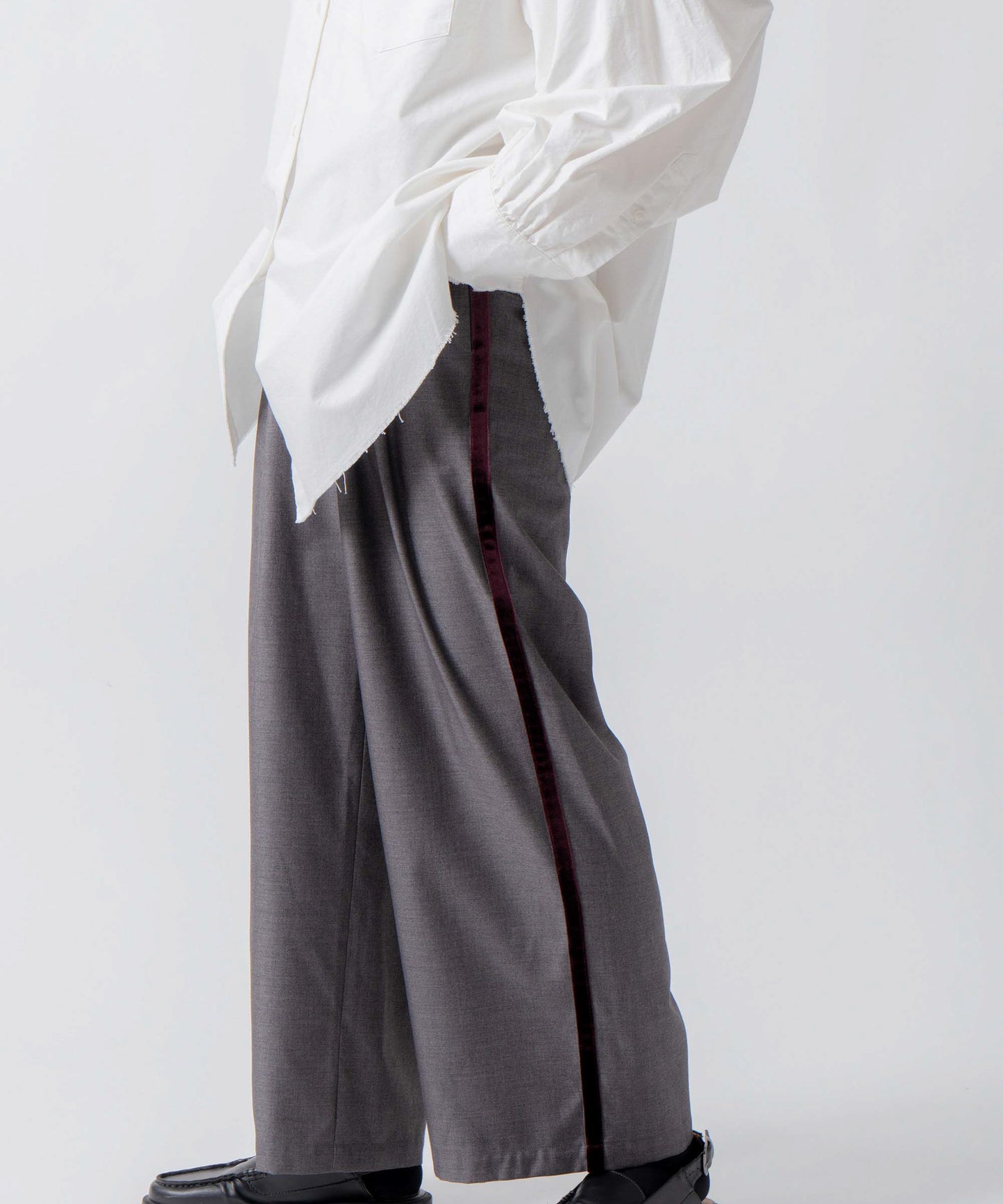side velour line pants / WHT26FPT4079