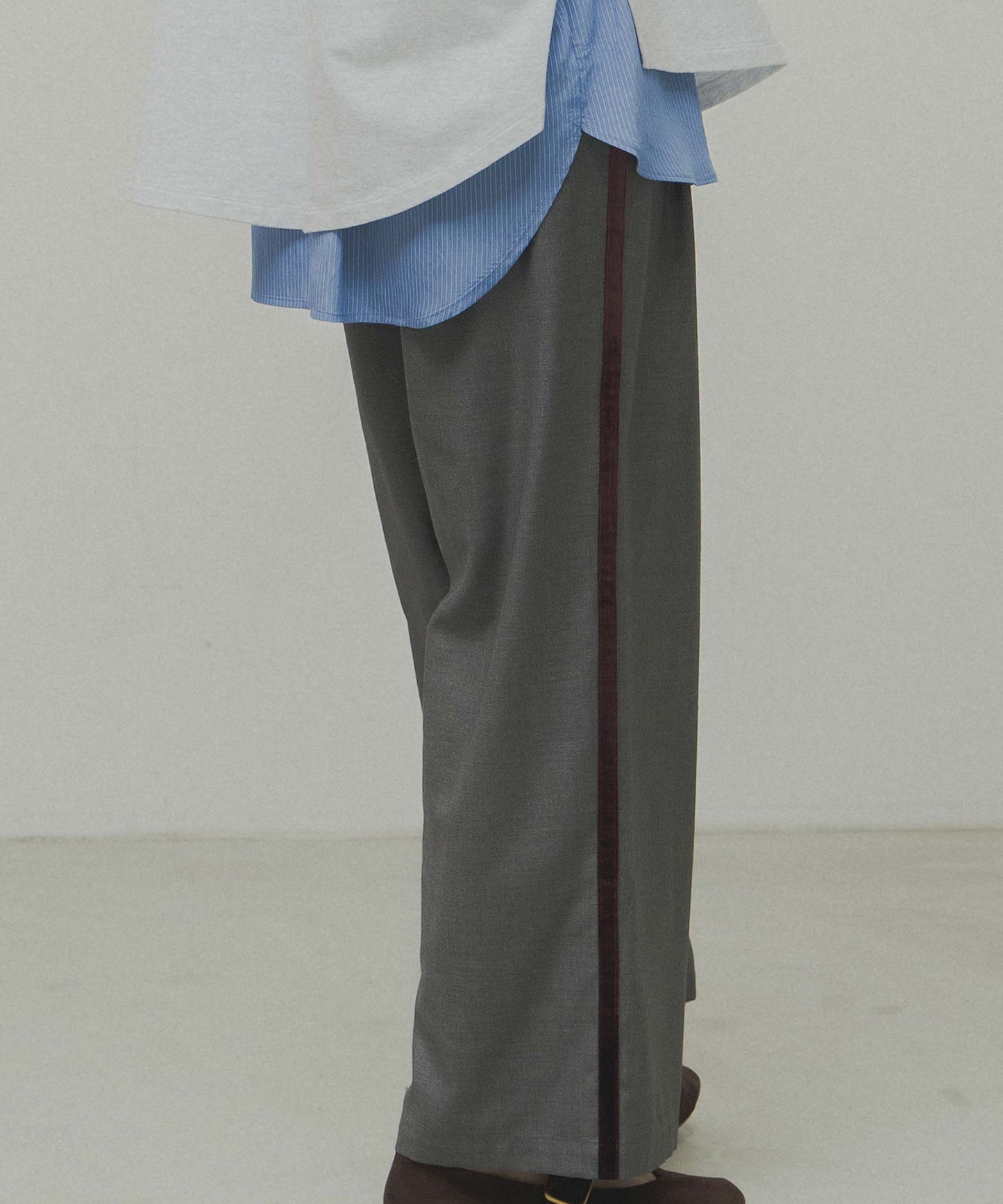 side velour line pants / WHT26FPT4079