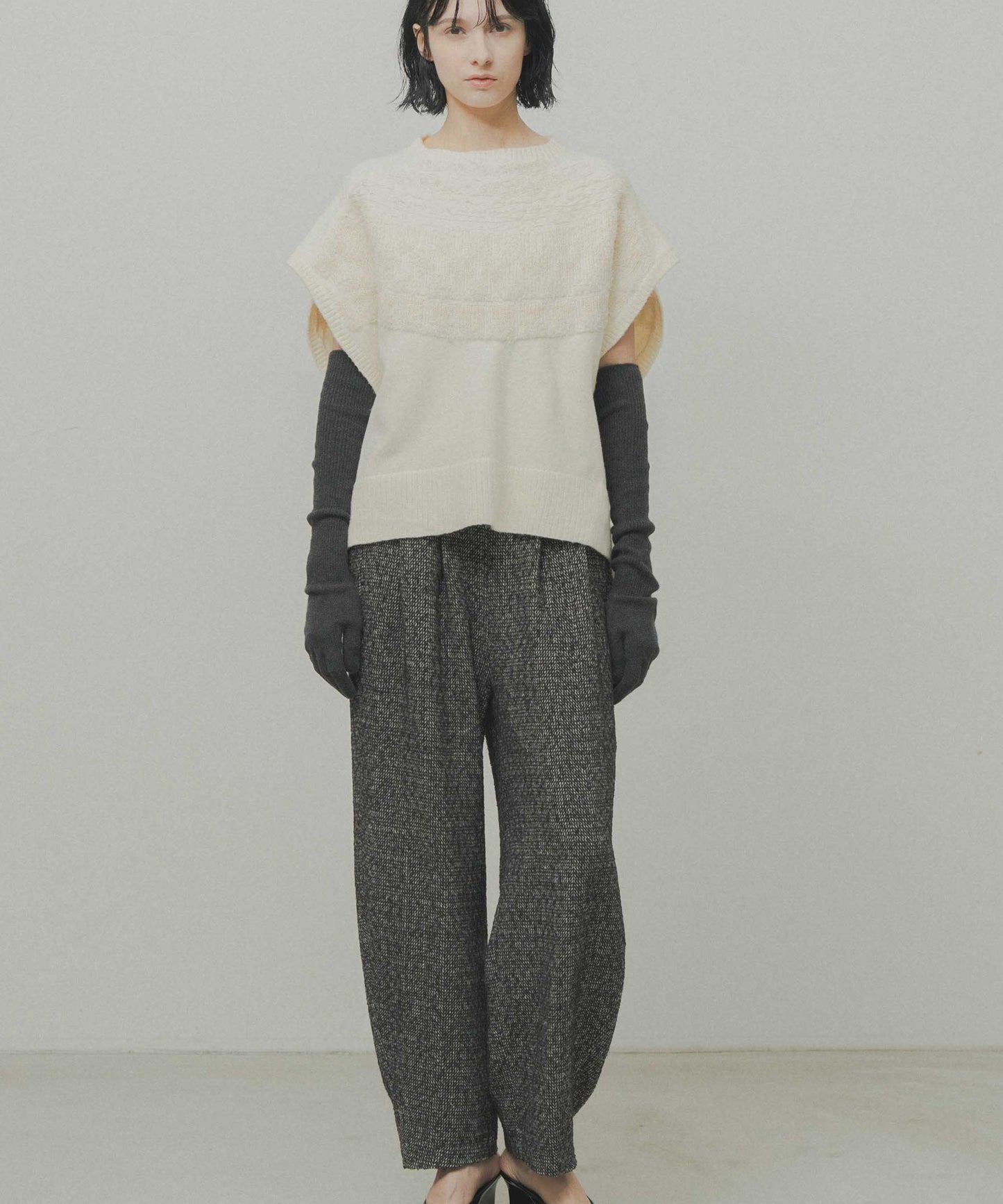 tweed tapered pants / WHT26FPT4082